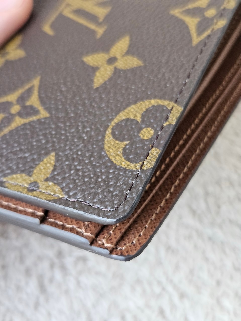 LV Multiple Wallet Mono microchip