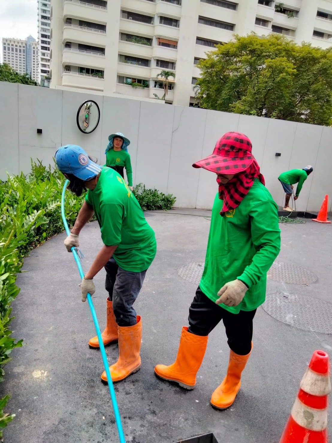 ดูดส้วมถนนมหรรณพ 083-908-3504 ช่างโดม
