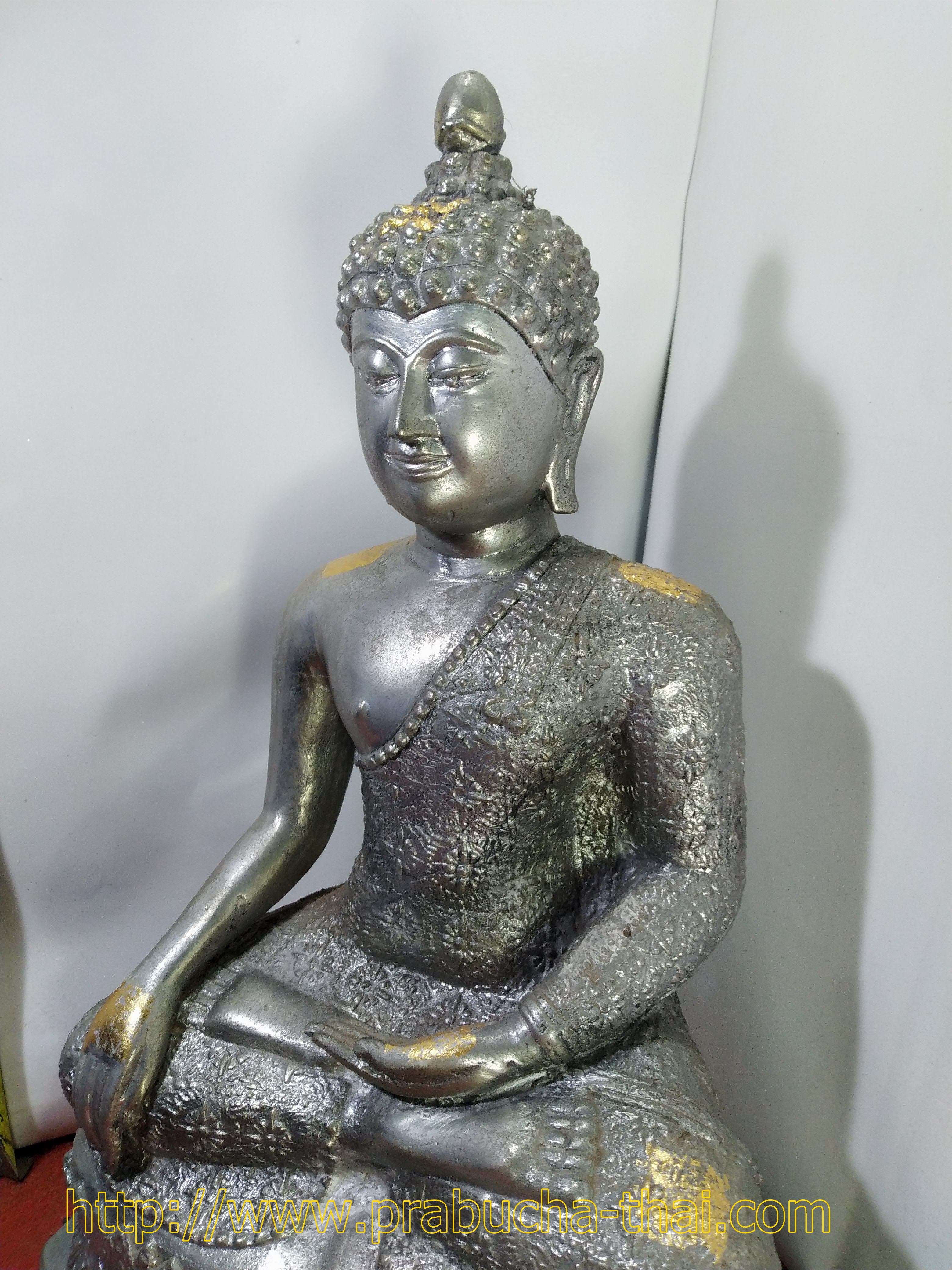 พระเชียงแสน ปางชนะมาร ห่มจีวรลายดอกพิกุล หน้าตัก 9 นิ้ว