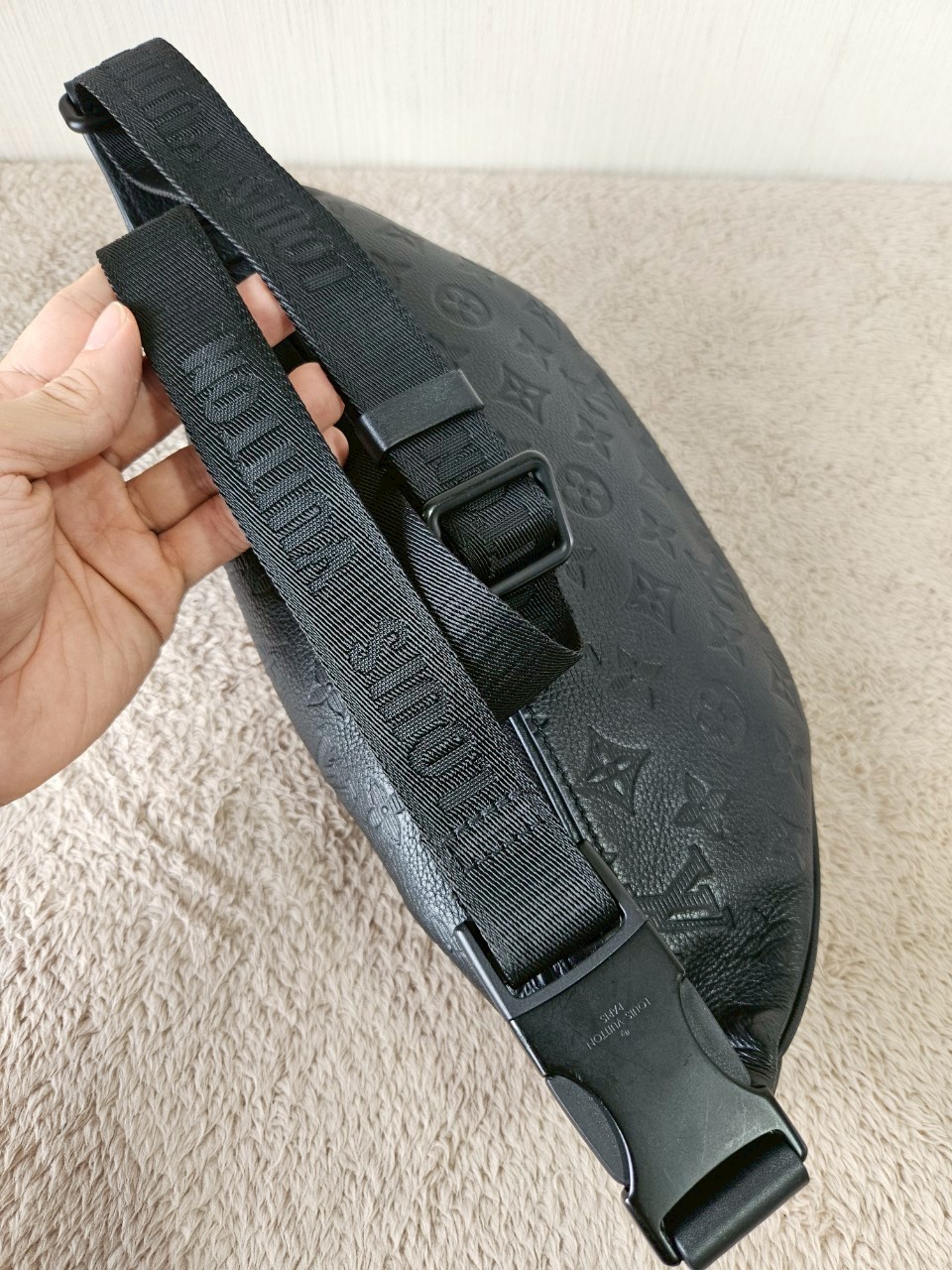 LV Discovery PM EMP Black Microchip