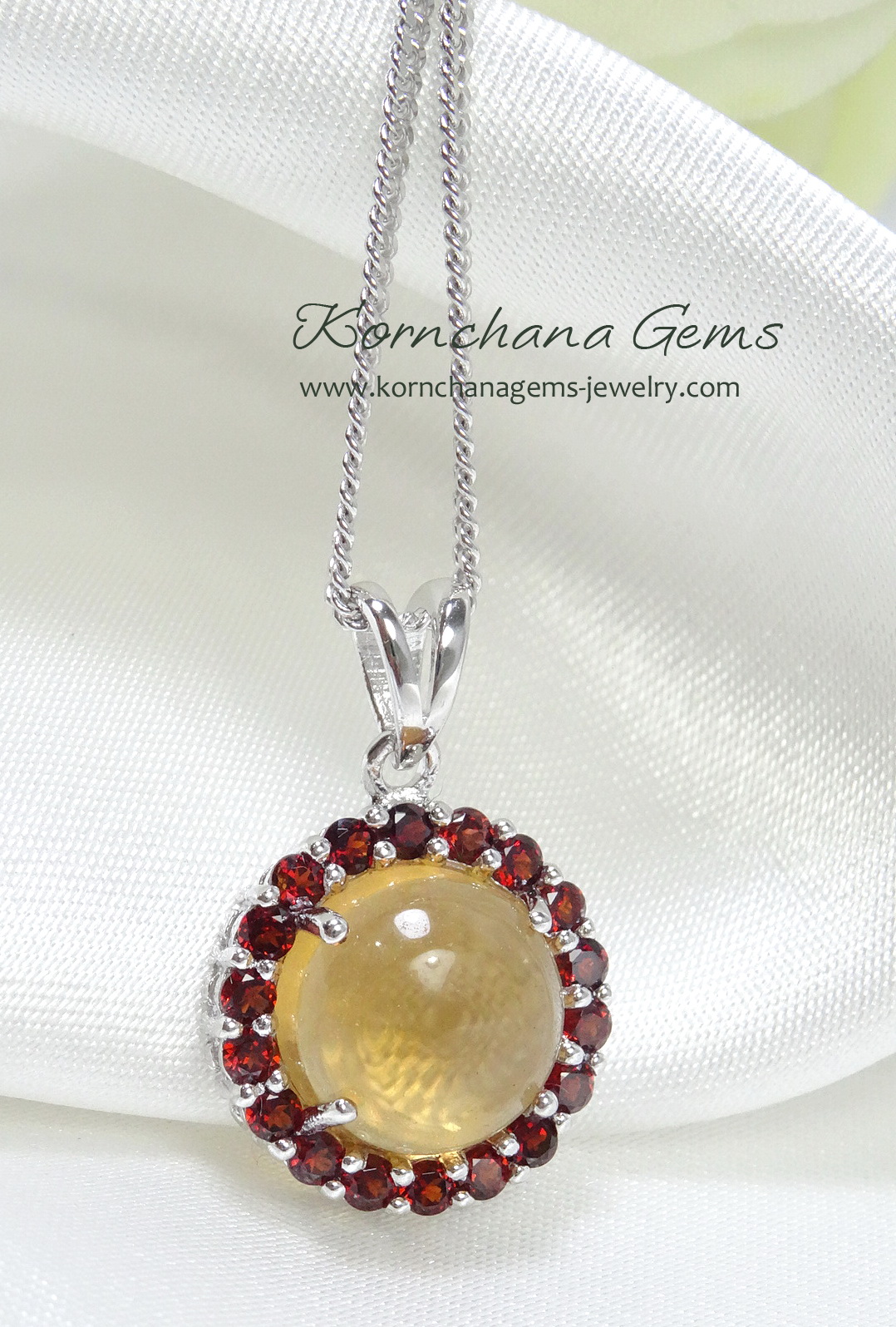 สร้อยพร้อมจี้พลอยแท้ พลอยซิทรินสีเหลืองล้อมพลอยสีน้ำตาลแดง พลอยสีเหลืองสำหรับคนเกิดวันจันทร์ อัญมณีประจำวันวันจันทร์ พร้อมสร้อยเงินแท้