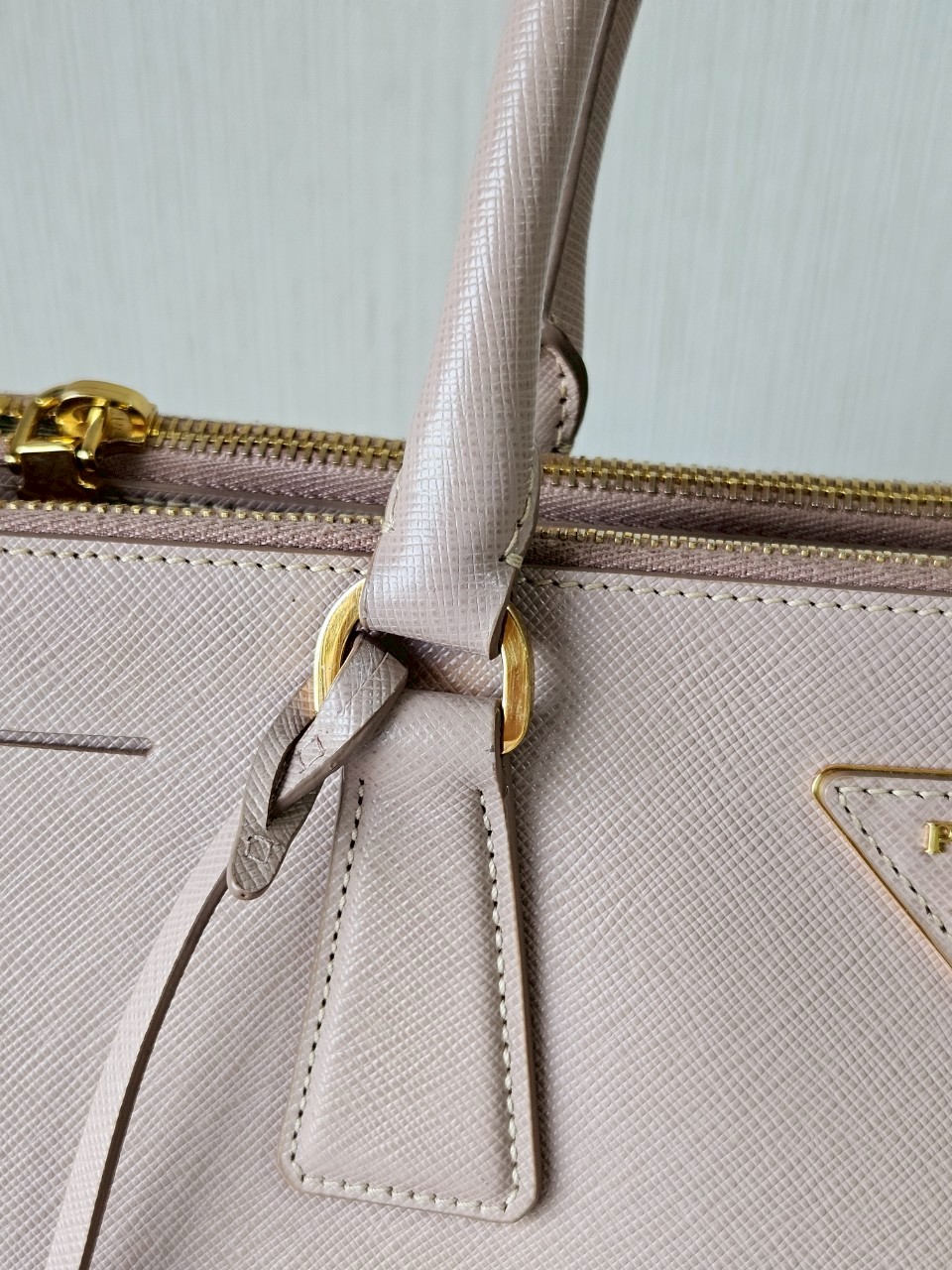 Prada Saffiano 35 Cameo