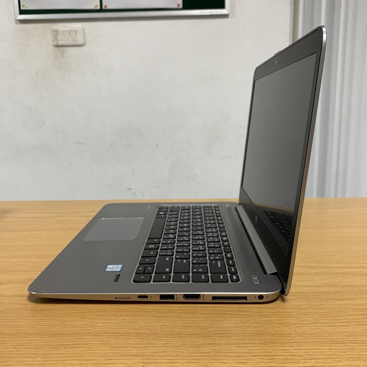 (Used) HP EliteBook Folio 1040 G3, 6th Gen Core i5, 8GB DDR4 RAM, 256GB SSD, 14"