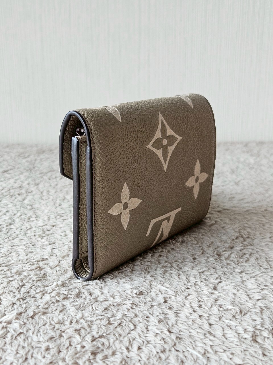 LV M81861 Victorine Mono emp Microchip