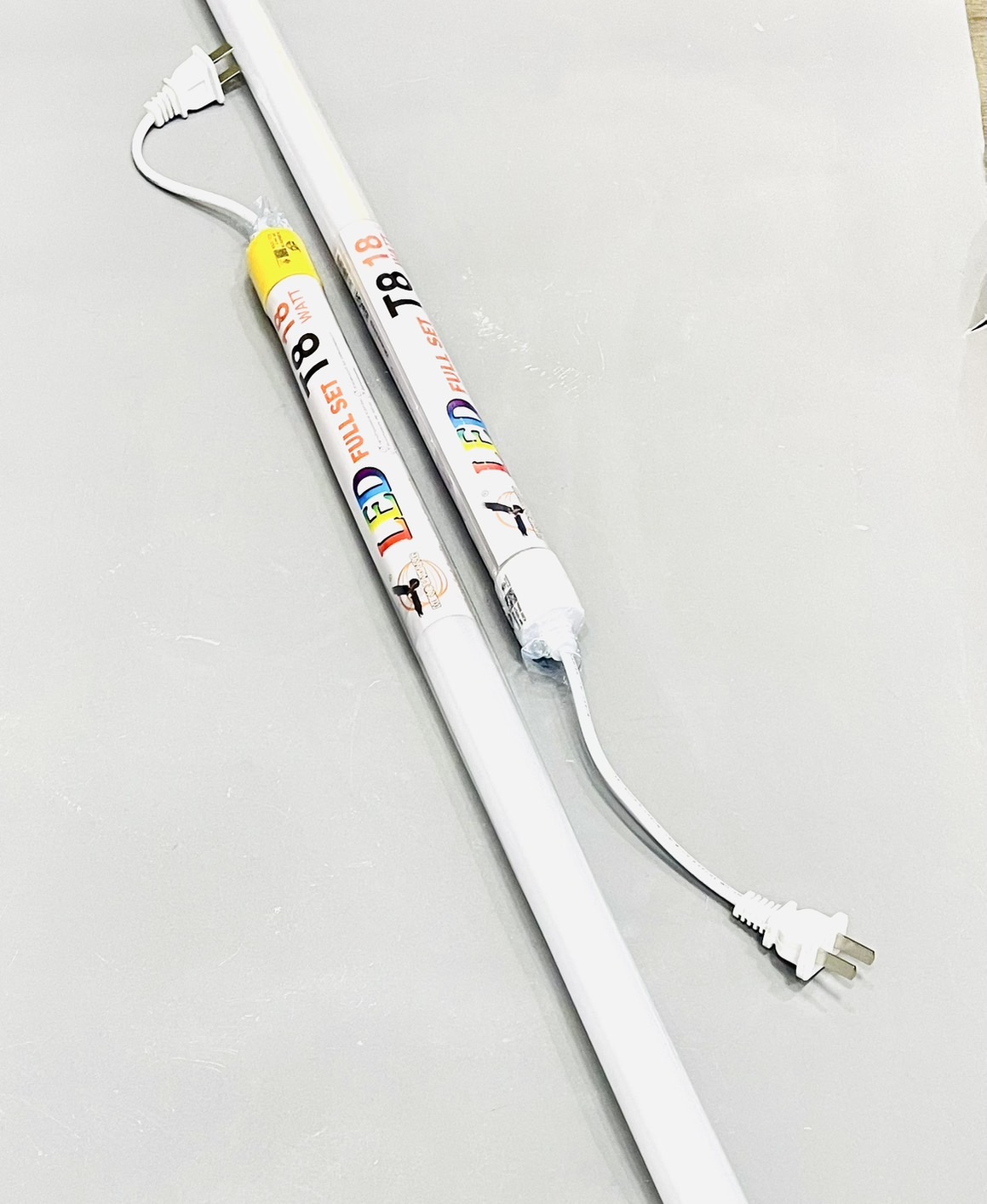 หลอดนีออน LED 18w พร้อมปลั๊กเสียบ