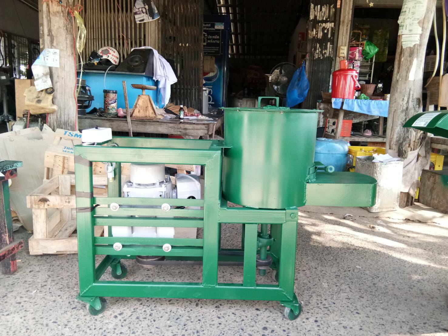 เครื่องย่อยใบไม้และวัชพืช