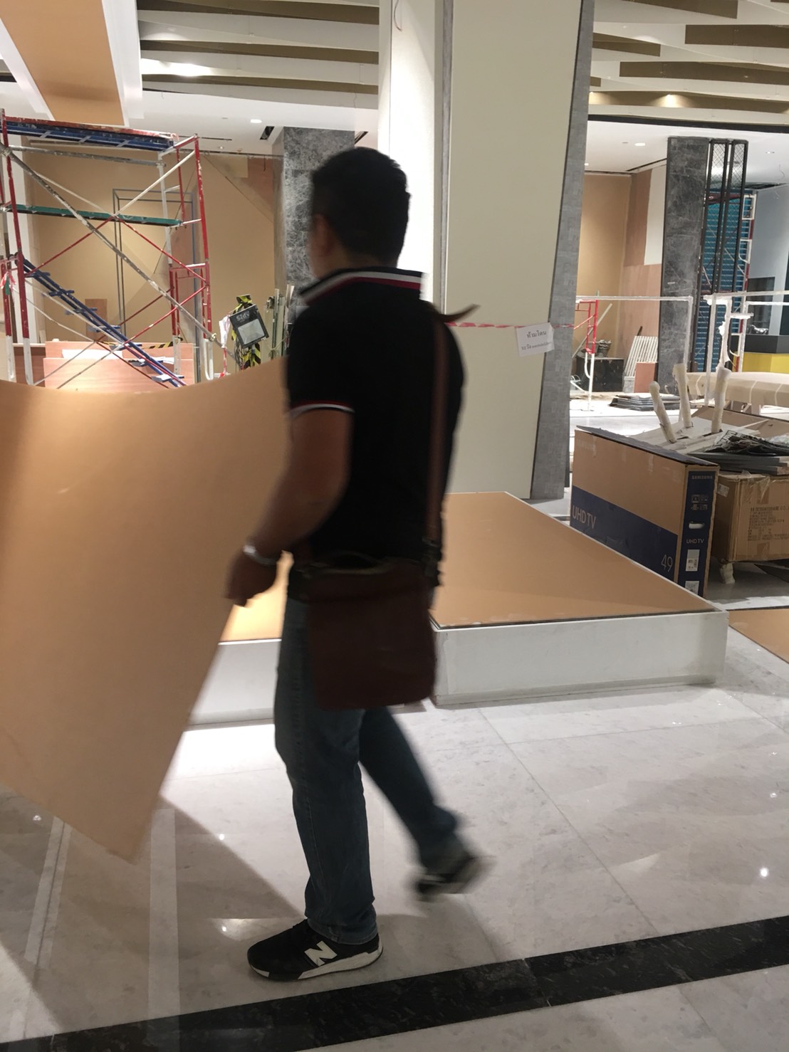 งานผลิตติดตั้ง อะคริลิค 5 มม.วางไฟ ทำสี ติดอะคริลิค่ใส 15 มม. พร้อมติดตั้งราคาโรงงาน