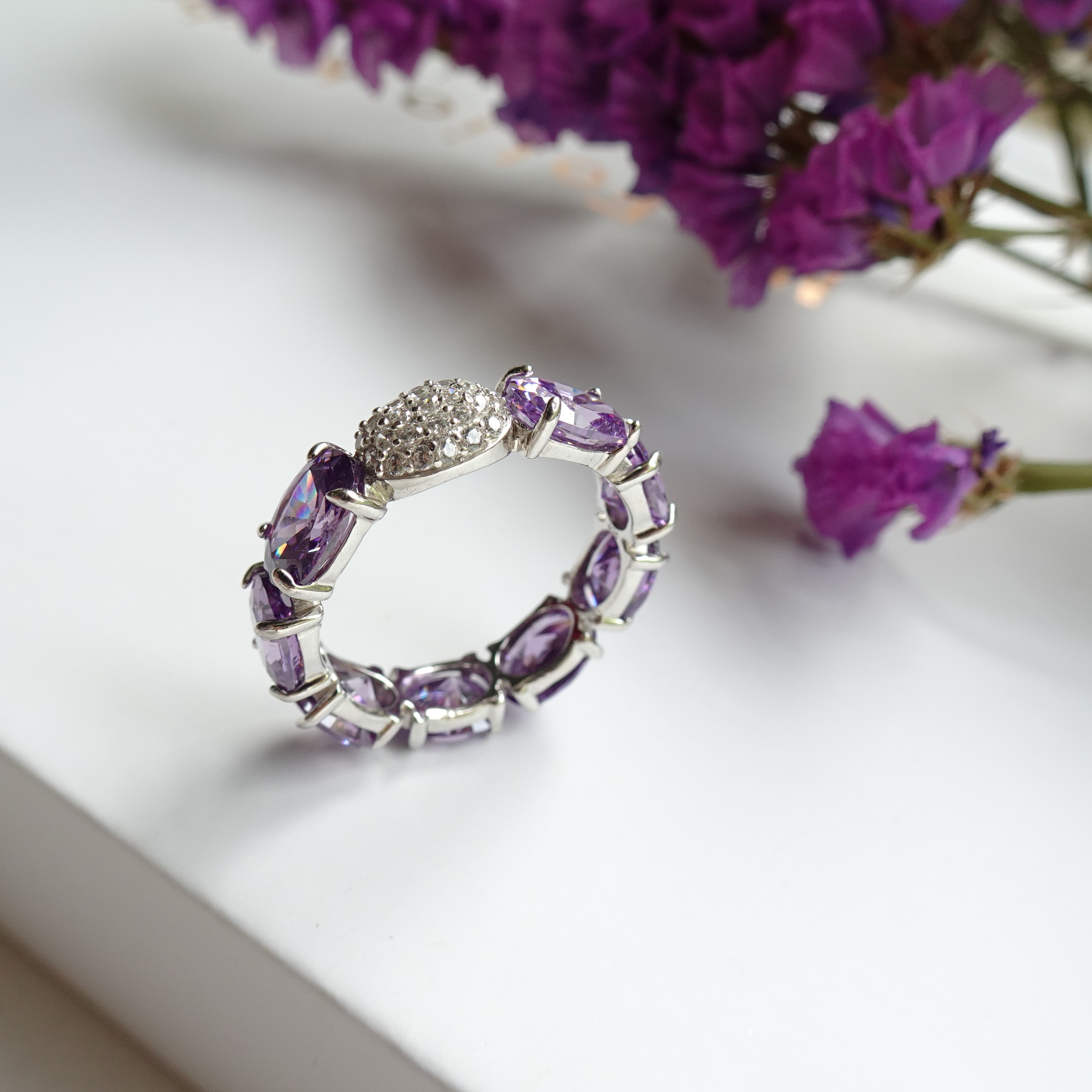 แหวนเพชรCZ สีม่วงสวย ฝังเพชร cz รอบวงเก๋มาก ตัวเรือนเงินแท้ silver925 ชิ้นงานปราณีต รับประกันคุณภาพสินค้า