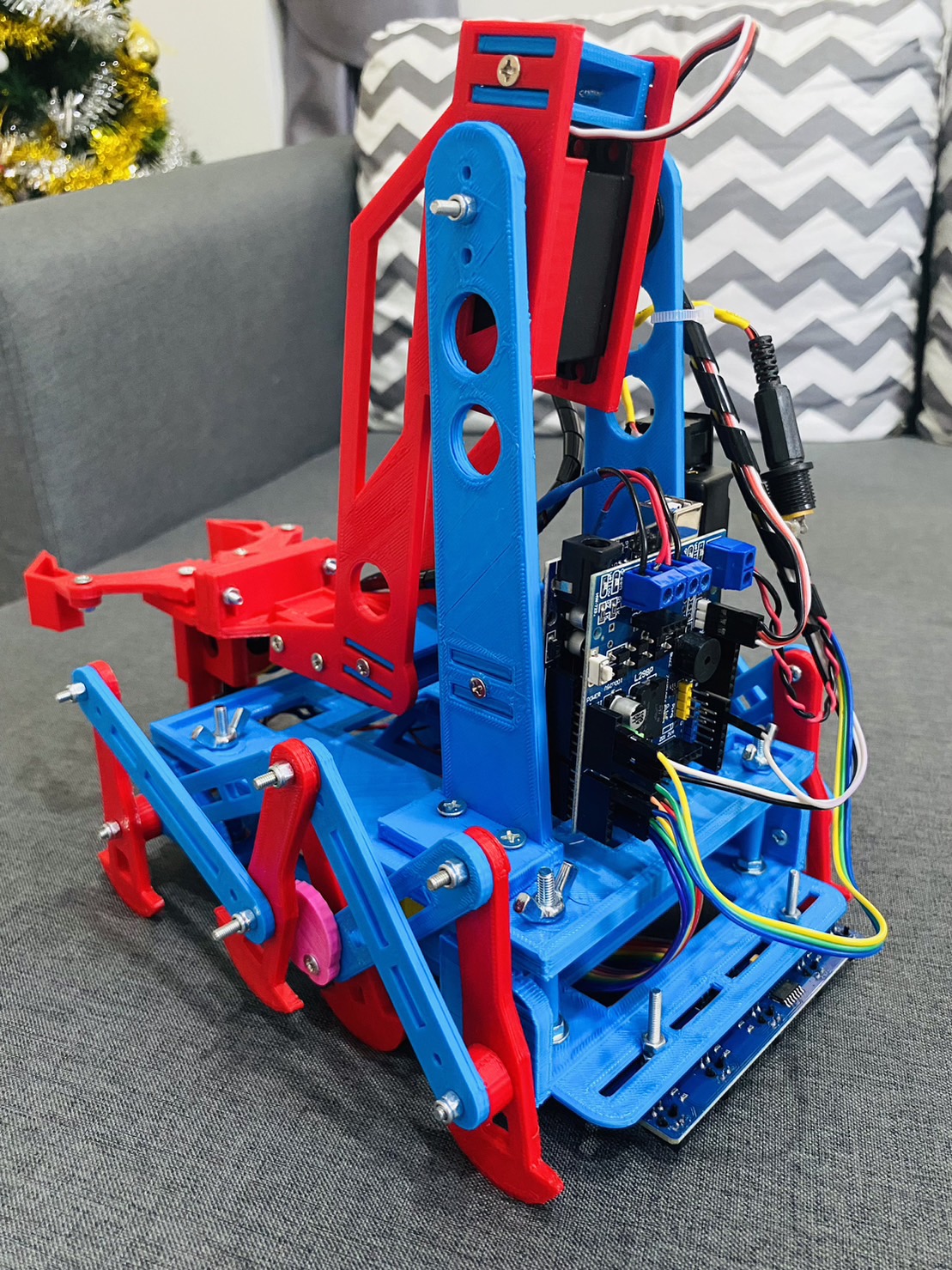 หุ่นยนต์อัตโนมัติ เดินตามเส้น แบบผสม สพฐ.8ขา(ประกอบเสร็จ)