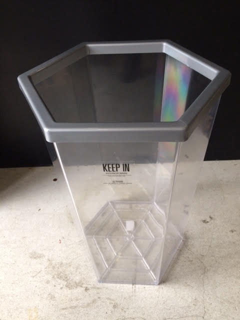 ถังขยะทรงหกเหลี่ยม ถังขยะพลาสติกใส 56 ลิตร