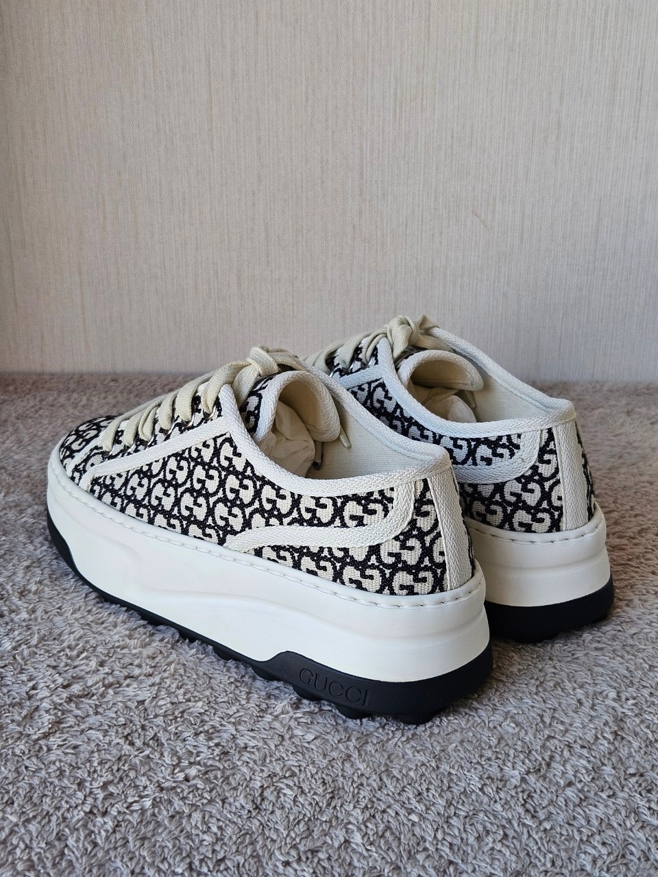 Gucci 746766 WOMEN'S GG TRAINER