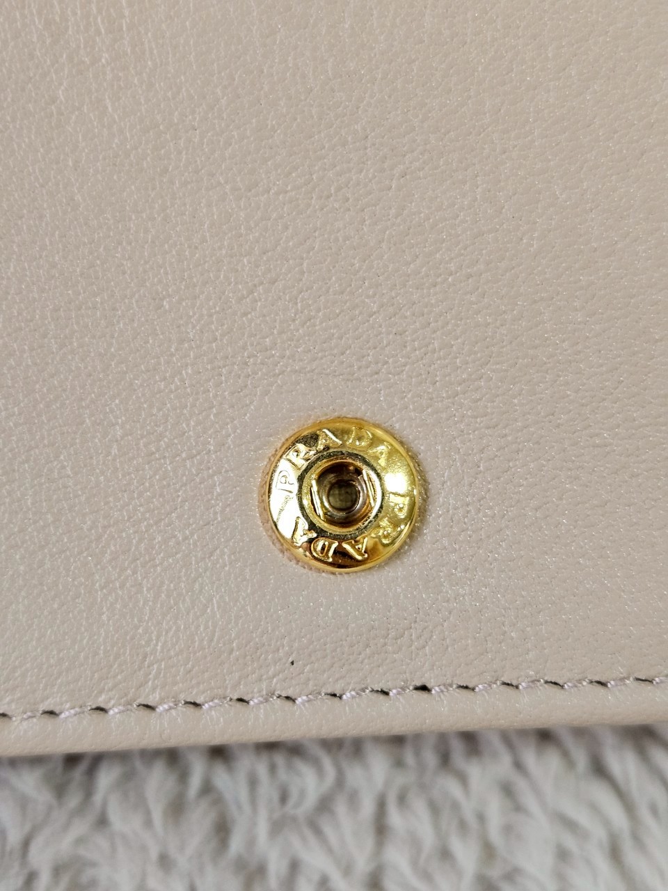 Prada 1MC122 Card Holder สีนู๊ด