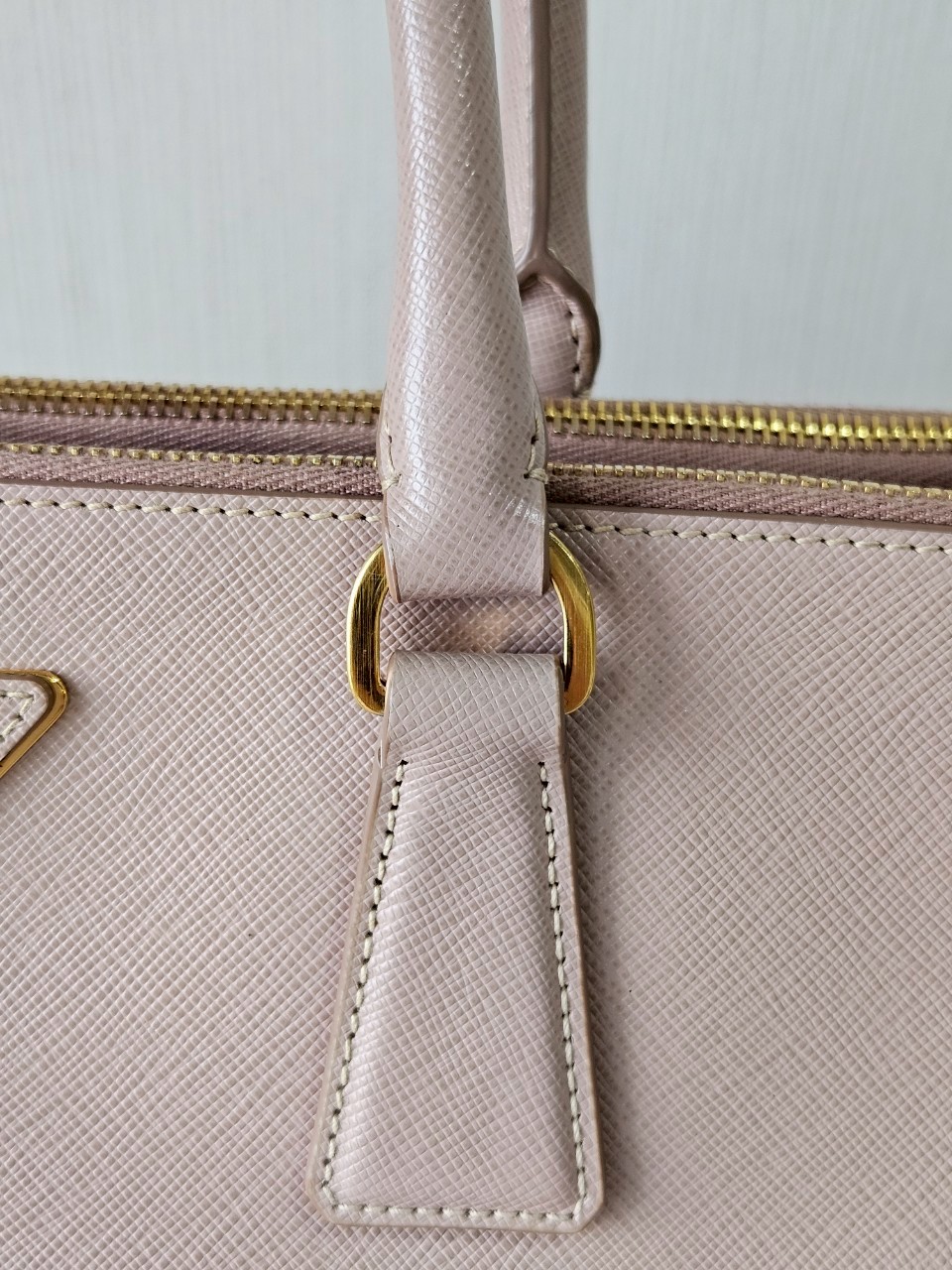 Prada Saffiano 35 Cameo