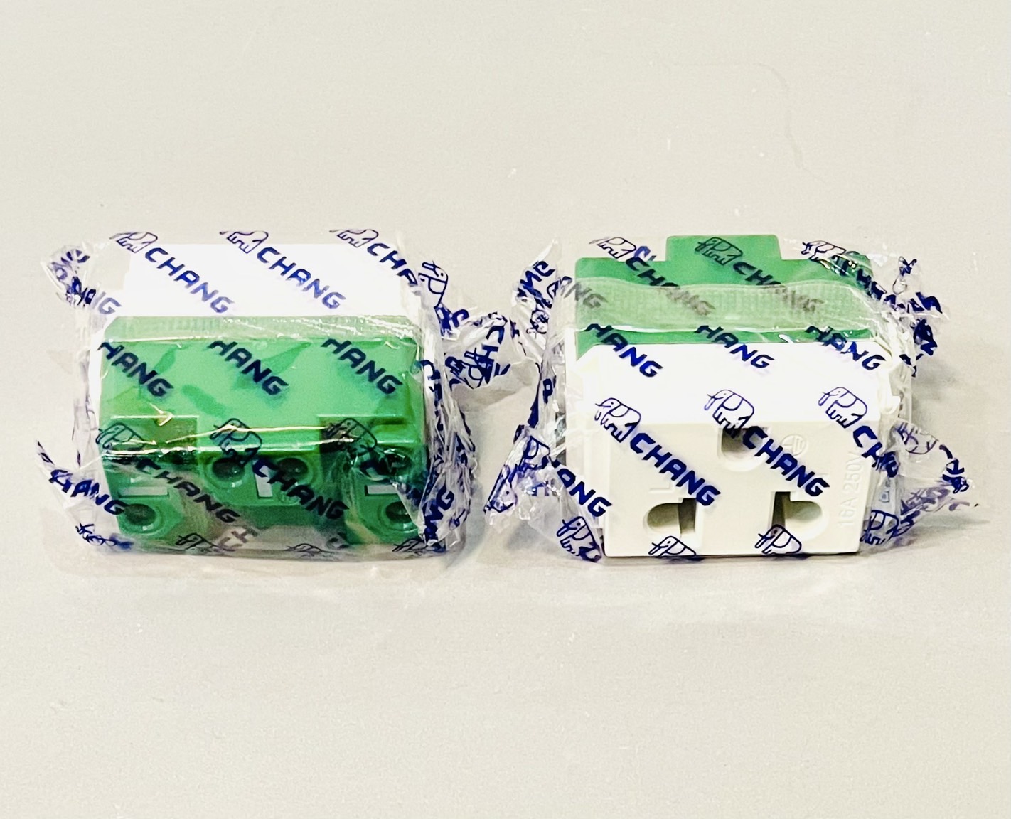 ปลั๊กฝัง ช้าง รุ่นใหม่ PCH900N มีกราวน์