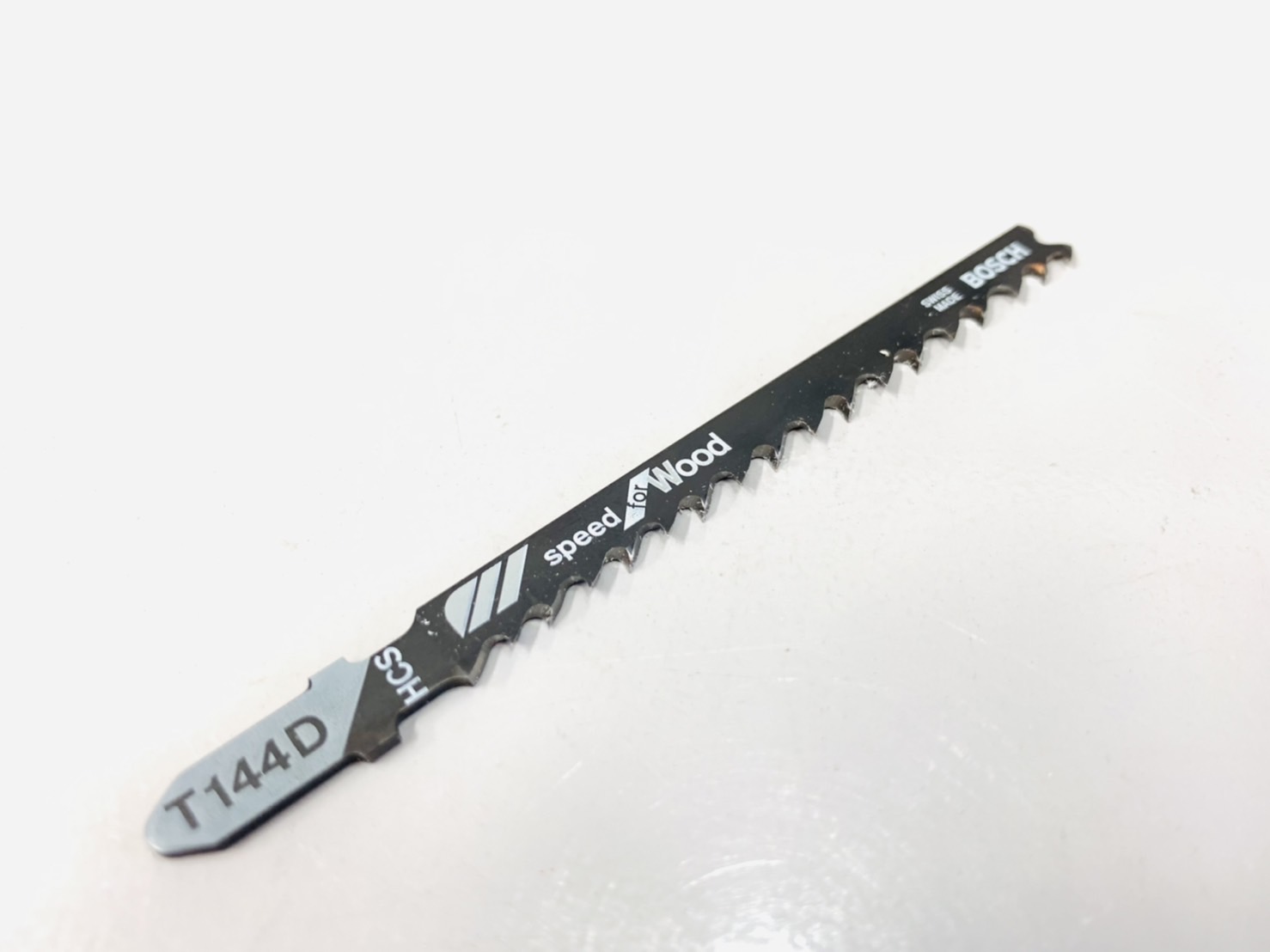 ใบเลื่อยจิ๊กซอ BOSCH ตัดไม้เนื้อแข็ง #T144D