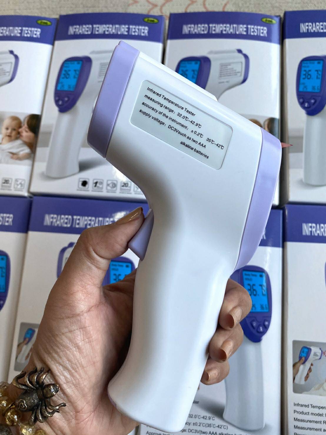 เครื่องวัดอุณหภูมิ Infrared thermometer รุ่น F06