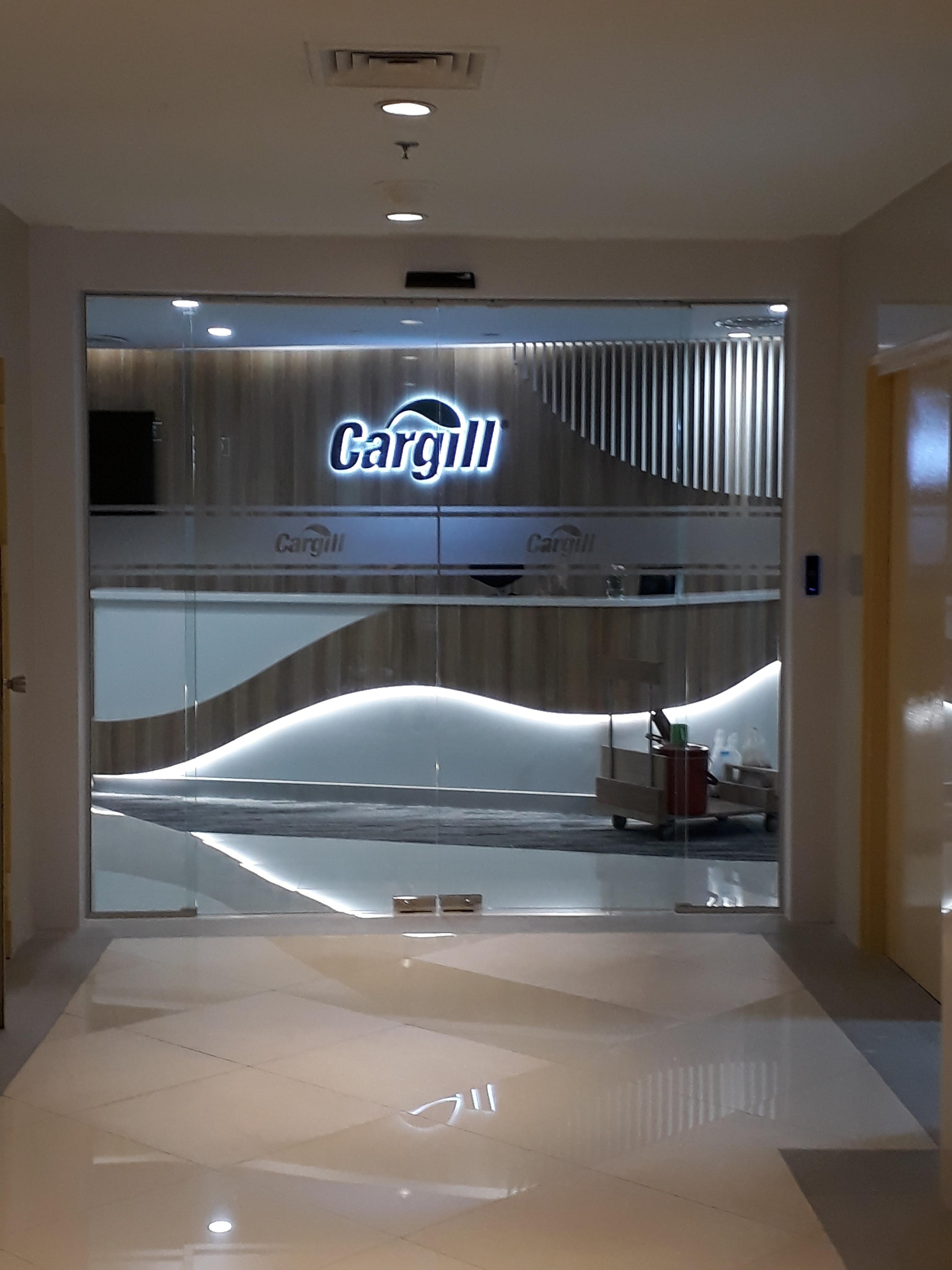 อักษร ฉลุโลโก้ และพลาสวูด ทำสี ซ่อนไฟ LED ยึดหลังอะคริลิค 15 มม. พร้อมติดตั้งราคาโรงงาน