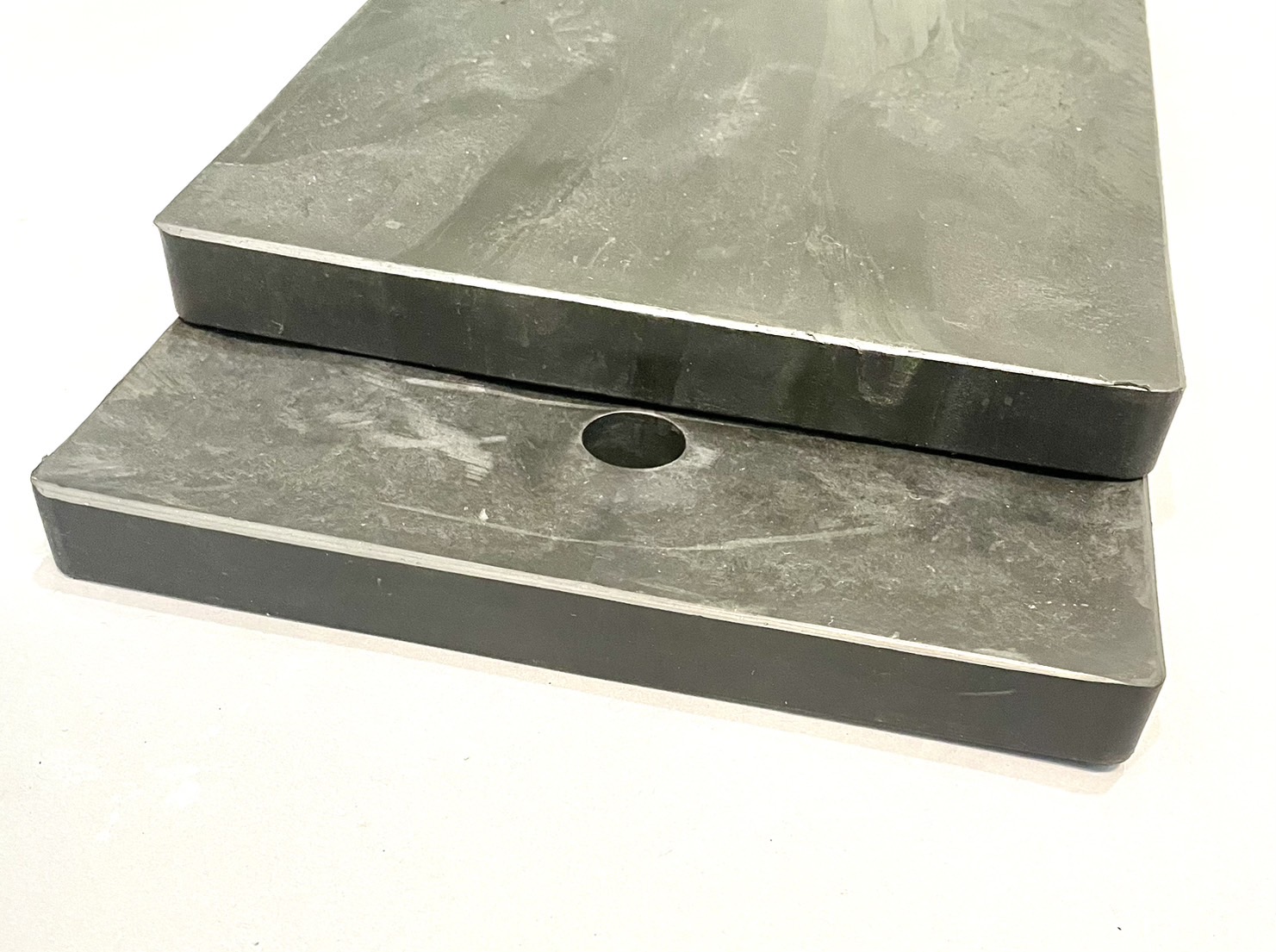 แผ่นรองมิเตอร์ไฟฟ้า พลาสติก สีดำ