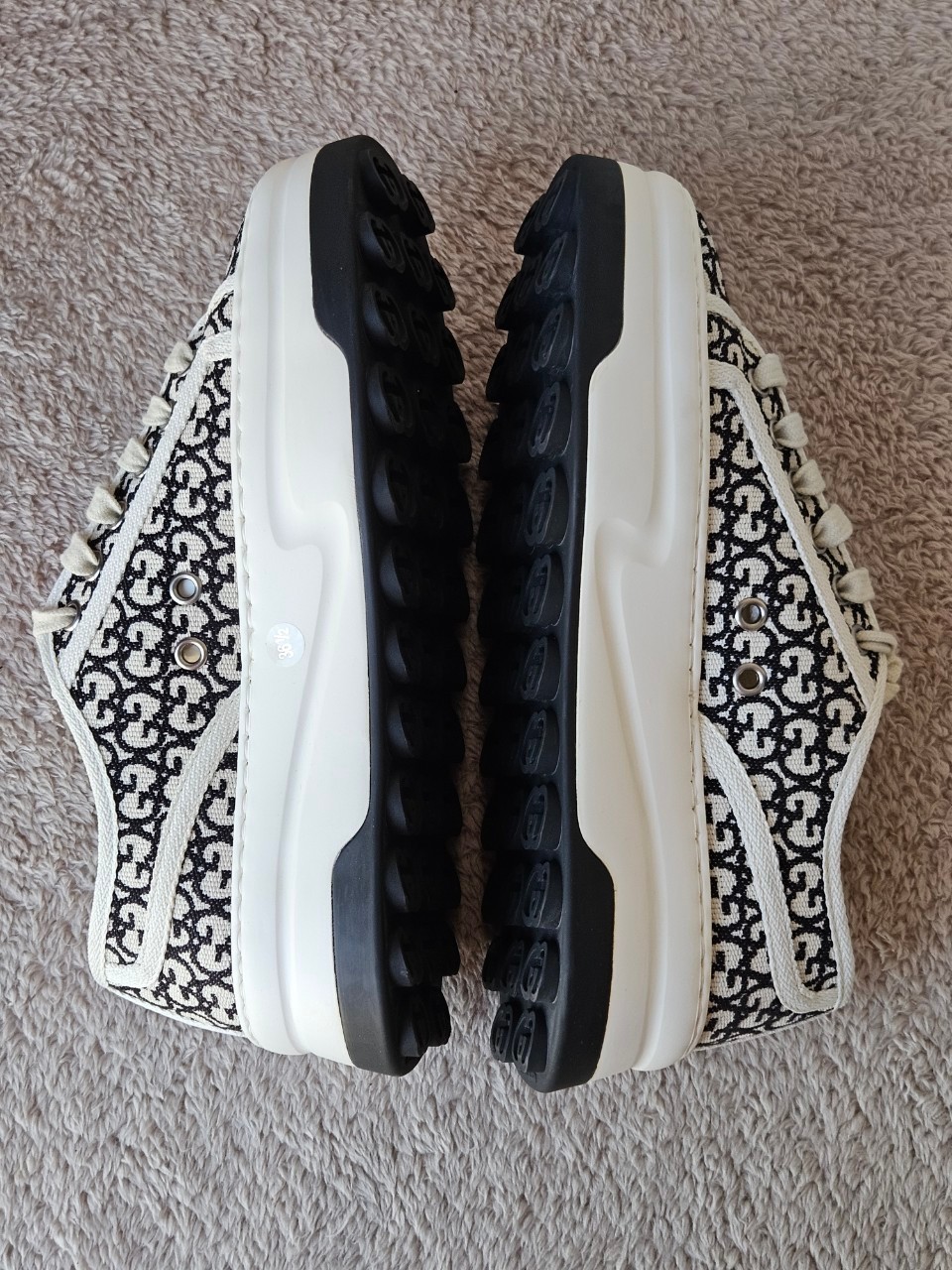 Gucci 746766 WOMEN'S GG TRAINER