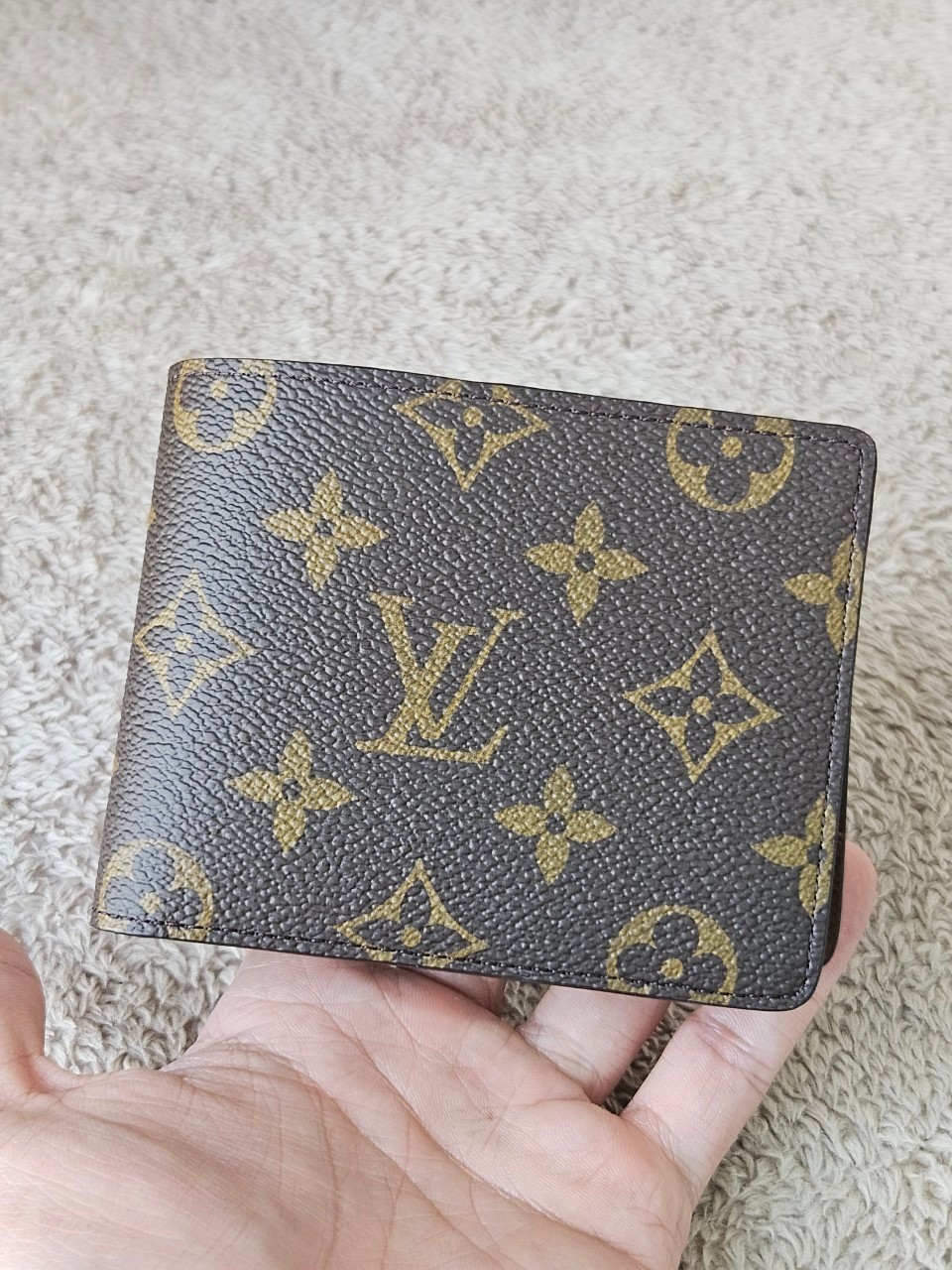 LV Multiple Wallet Mono microchip
