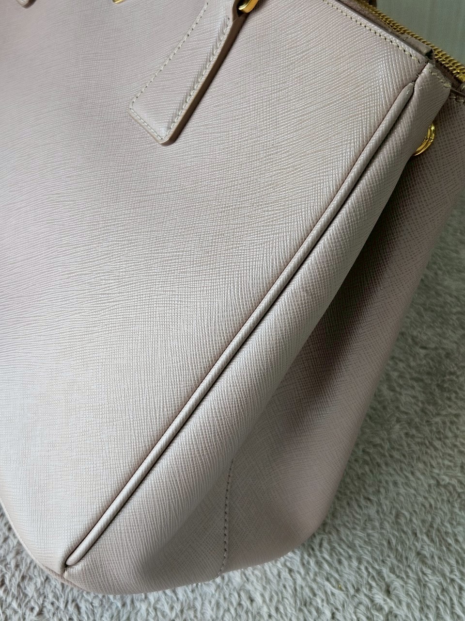 Prada Saffiano 35 Cameo