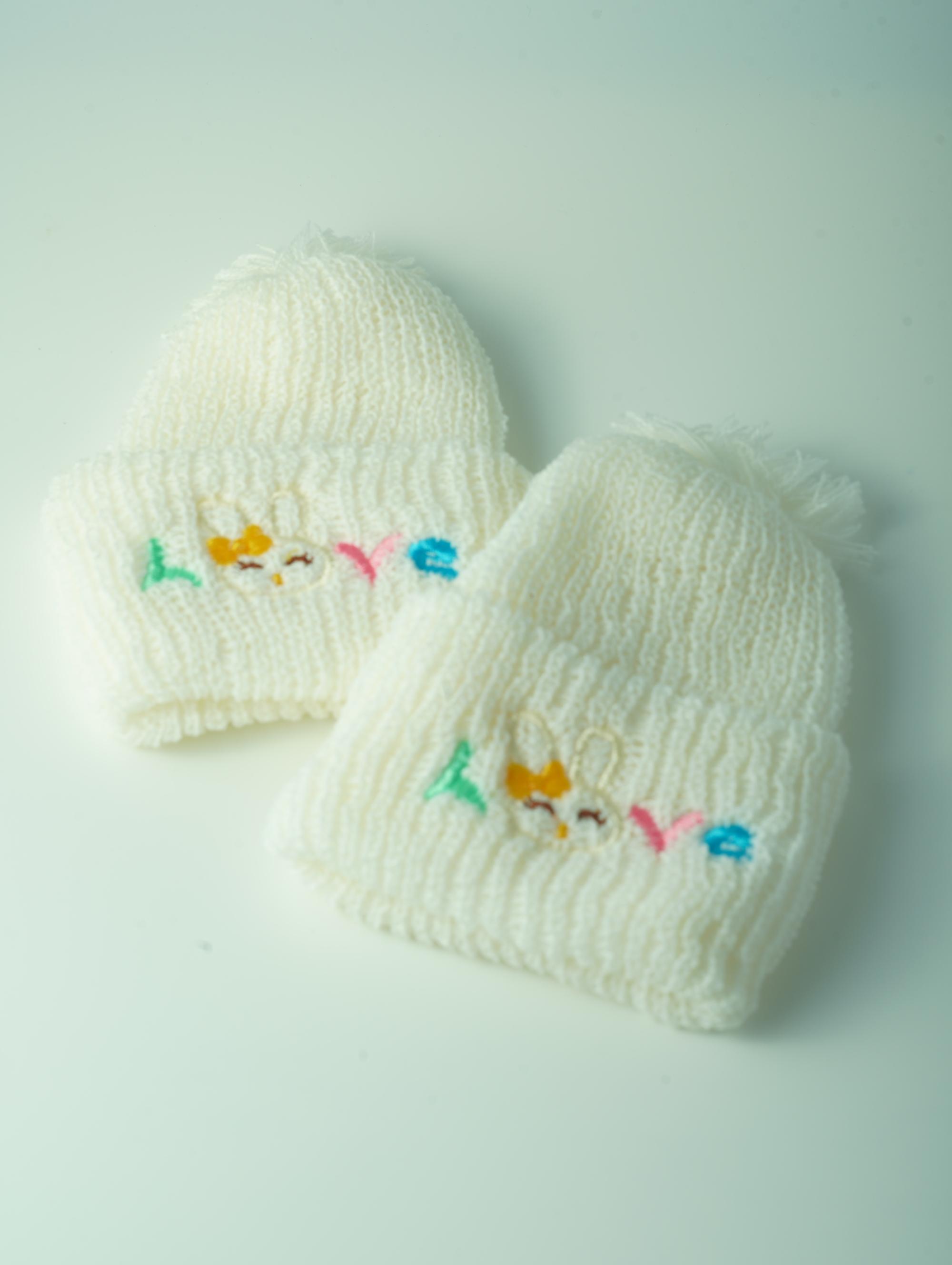 ขายส่ง หมวกไหมพรมเด็กแรกเกิด รุ่นหมวกพื้นขาว-ปักกระต่ายน้อย (ราคาต่อโหล) nongnini1988