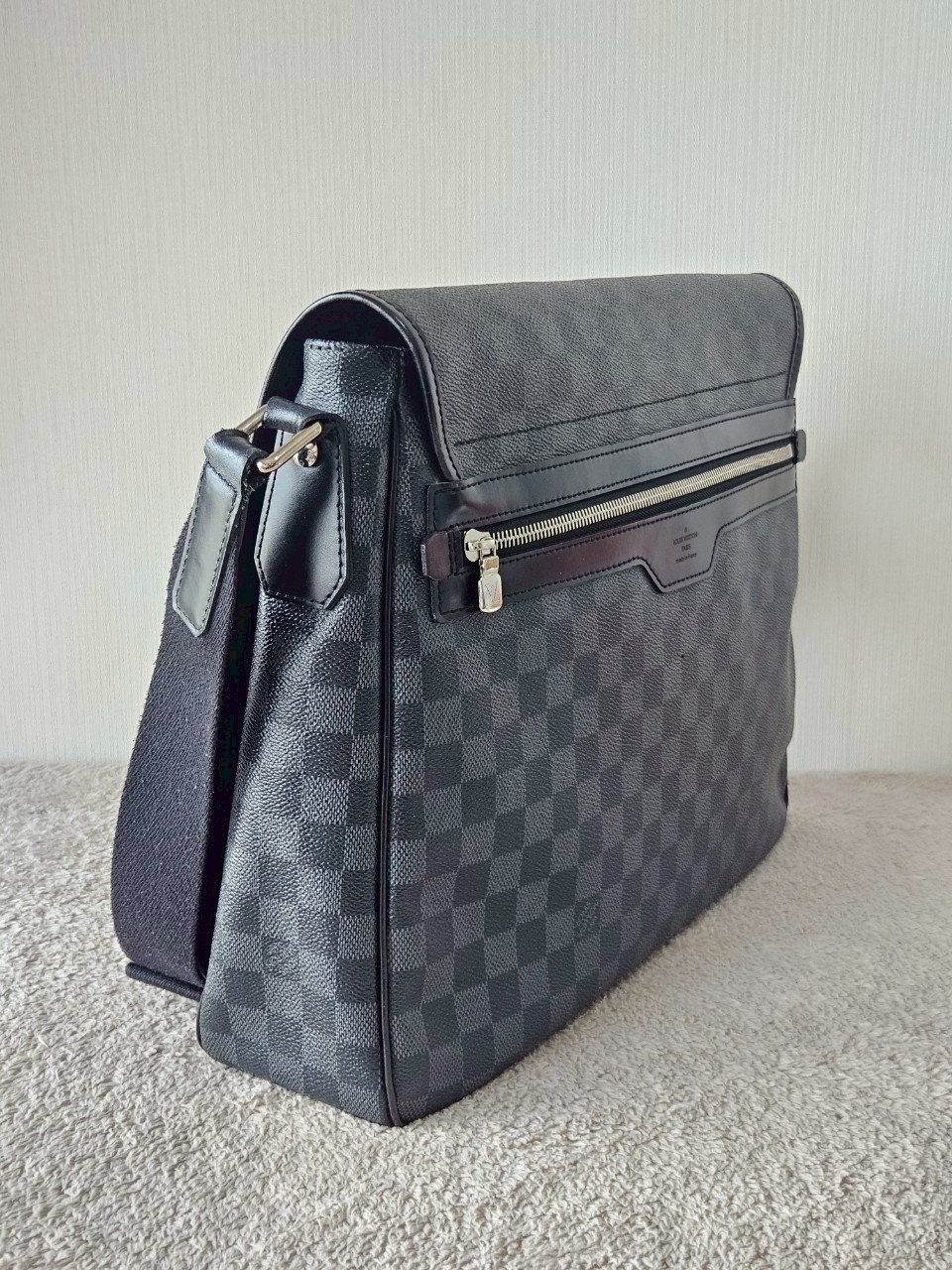 LV District GM Damier Graphite