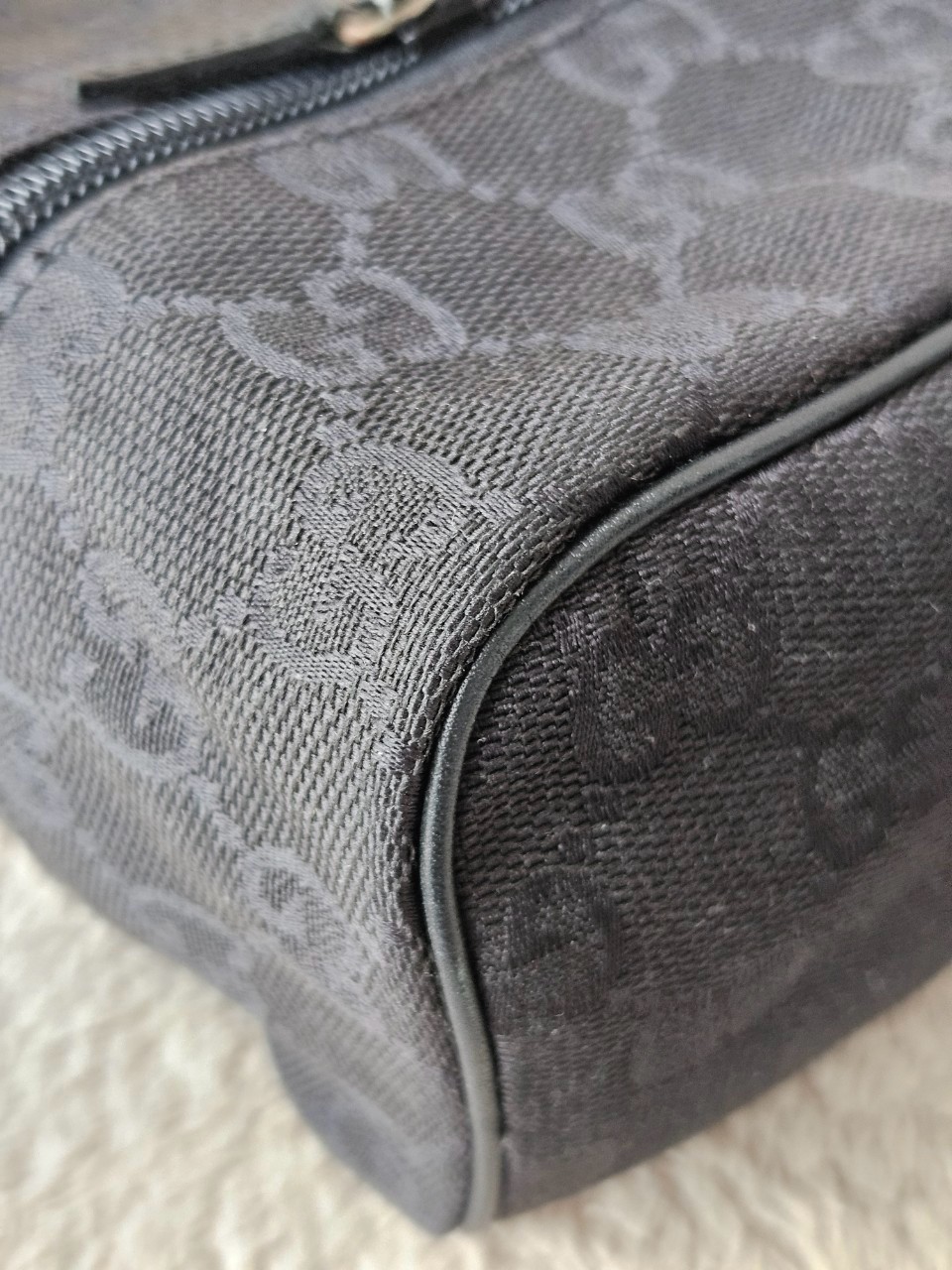 Gucci GG Canvas Pouch Black 6x8นิ้ว