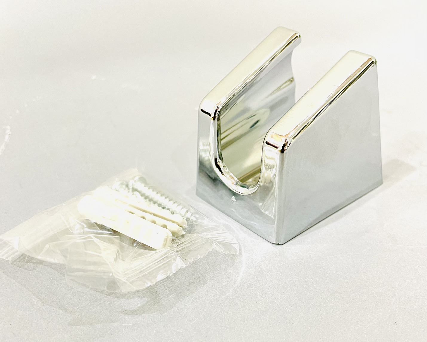 ขาแขวนสายฝักบัวปรับระดับ ชุบโครเมี่ยม STABLE