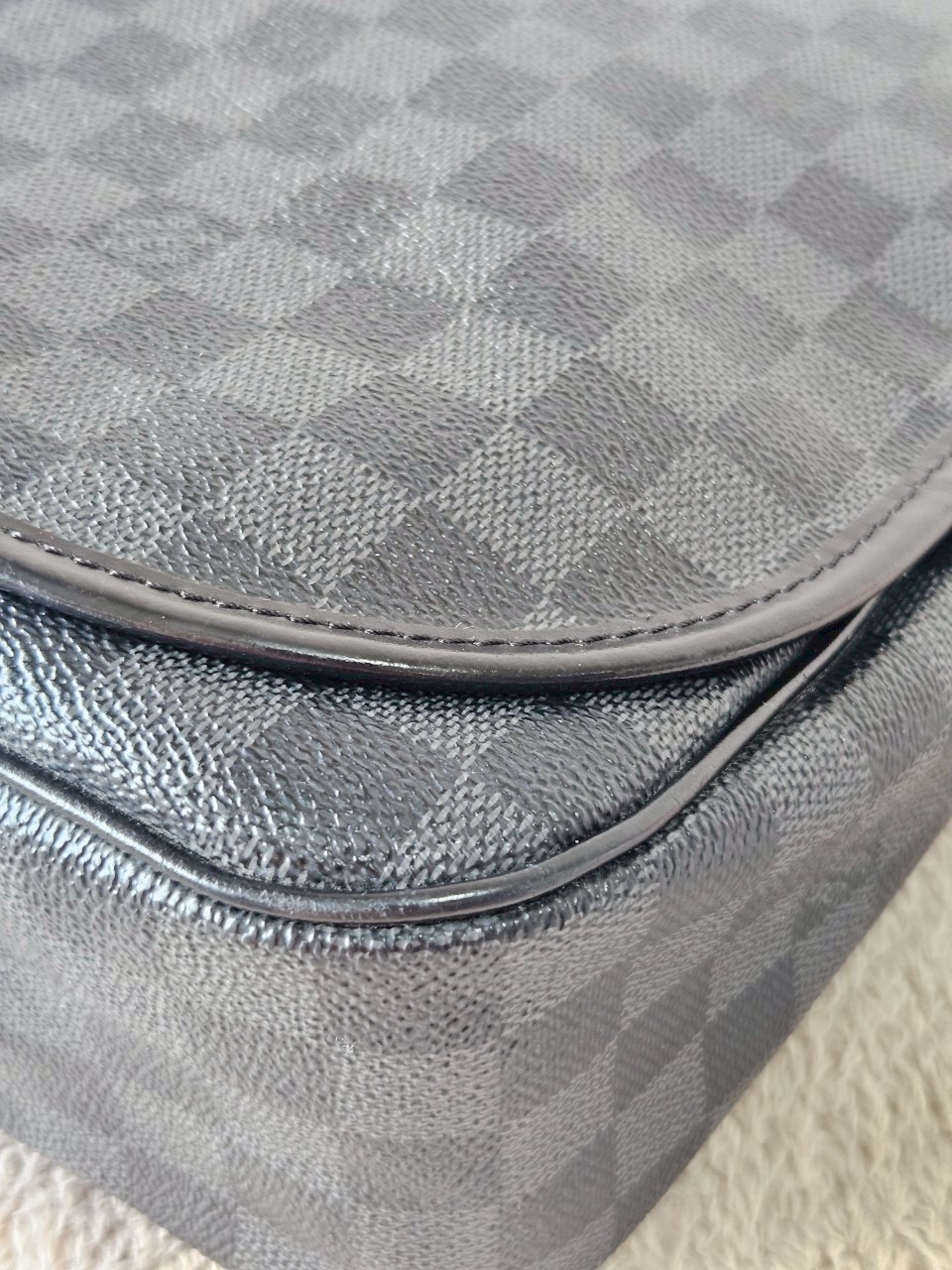 LV District GM Damier Graphite