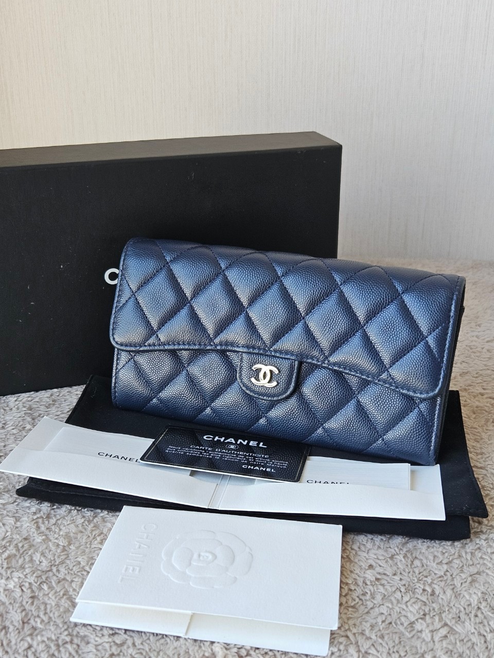 Chanel Sarah Navy wallet holo31
