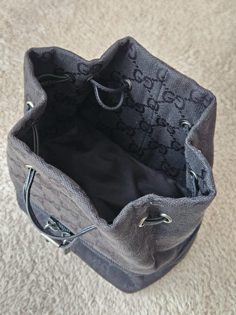 Gucci GG Canvas Pouch Black 6x8นิ้ว