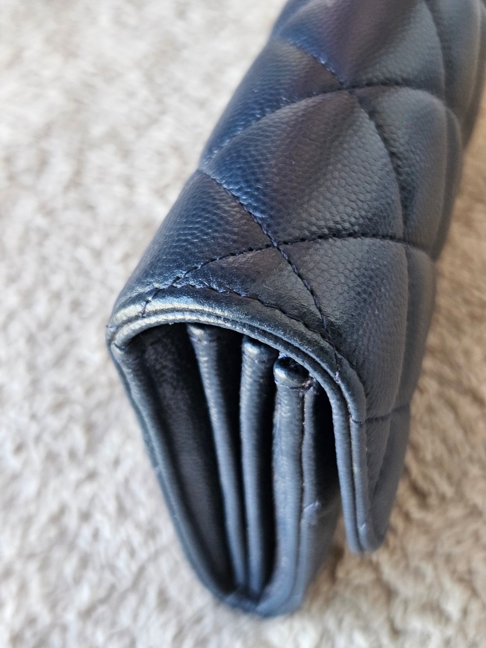 Chanel Sarah Navy wallet holo31