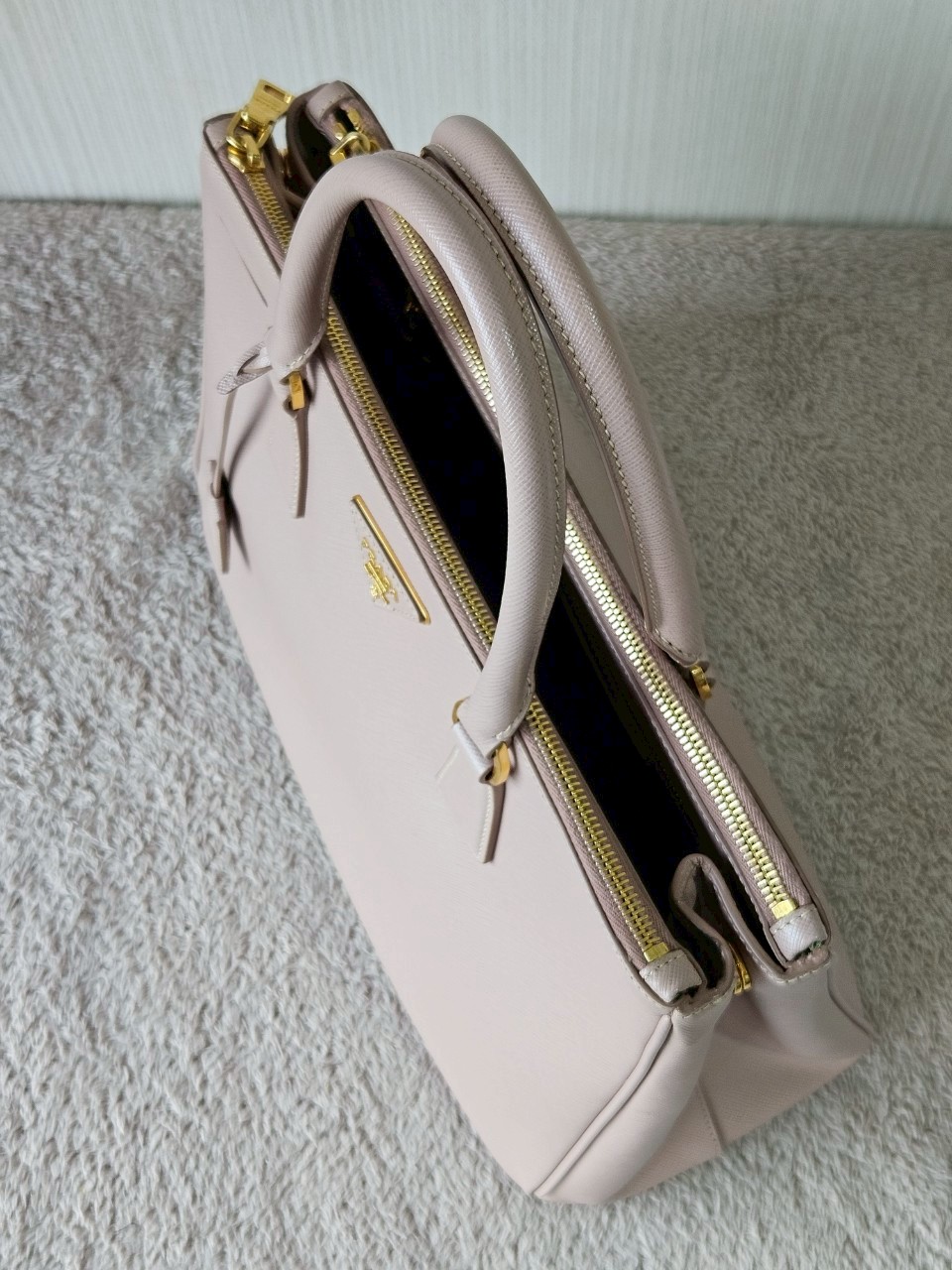 Prada Saffiano 35 Cameo