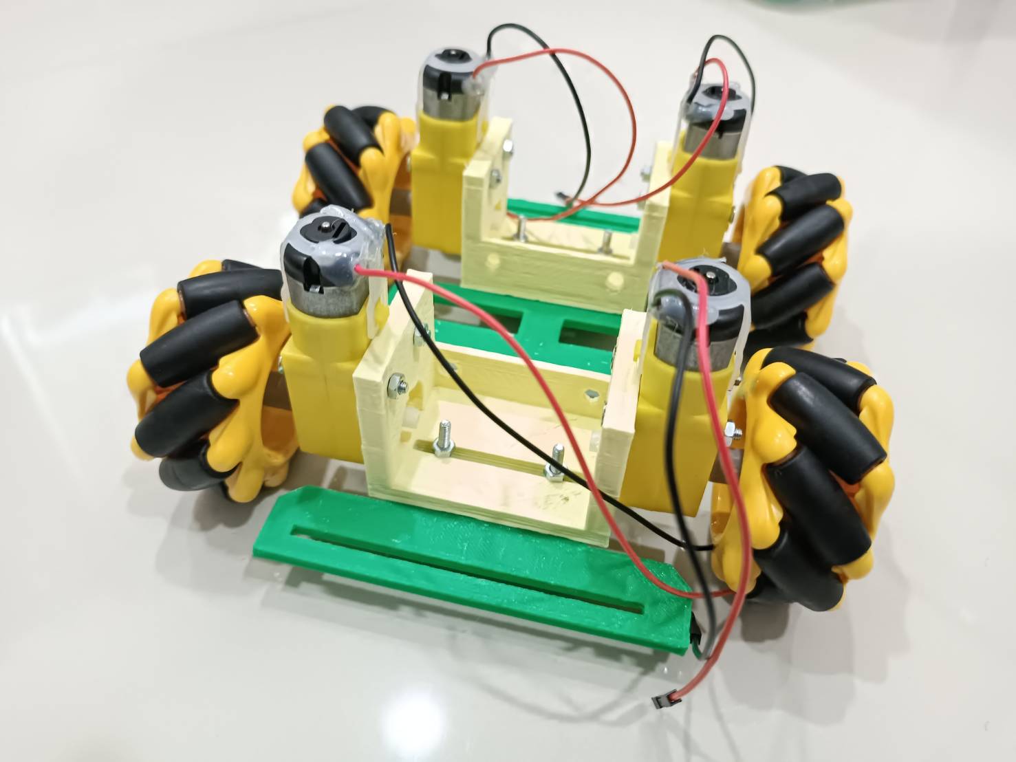 ชุดโครงหุ่นยนต์ระดับกลาง แบบล้อสไลด์ข้างได้ 2024 (ไม่รวมบอร์ด)