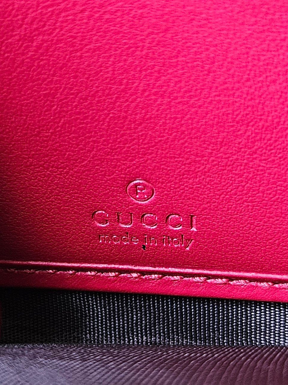 Gucci Marmont Zip Around Wallet สีแดง