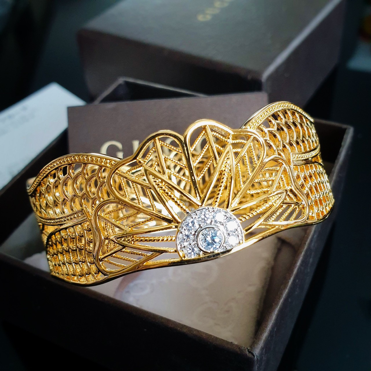 ข้อมือ Hiend ข้อมือเพชร ข้อมือไปงาน