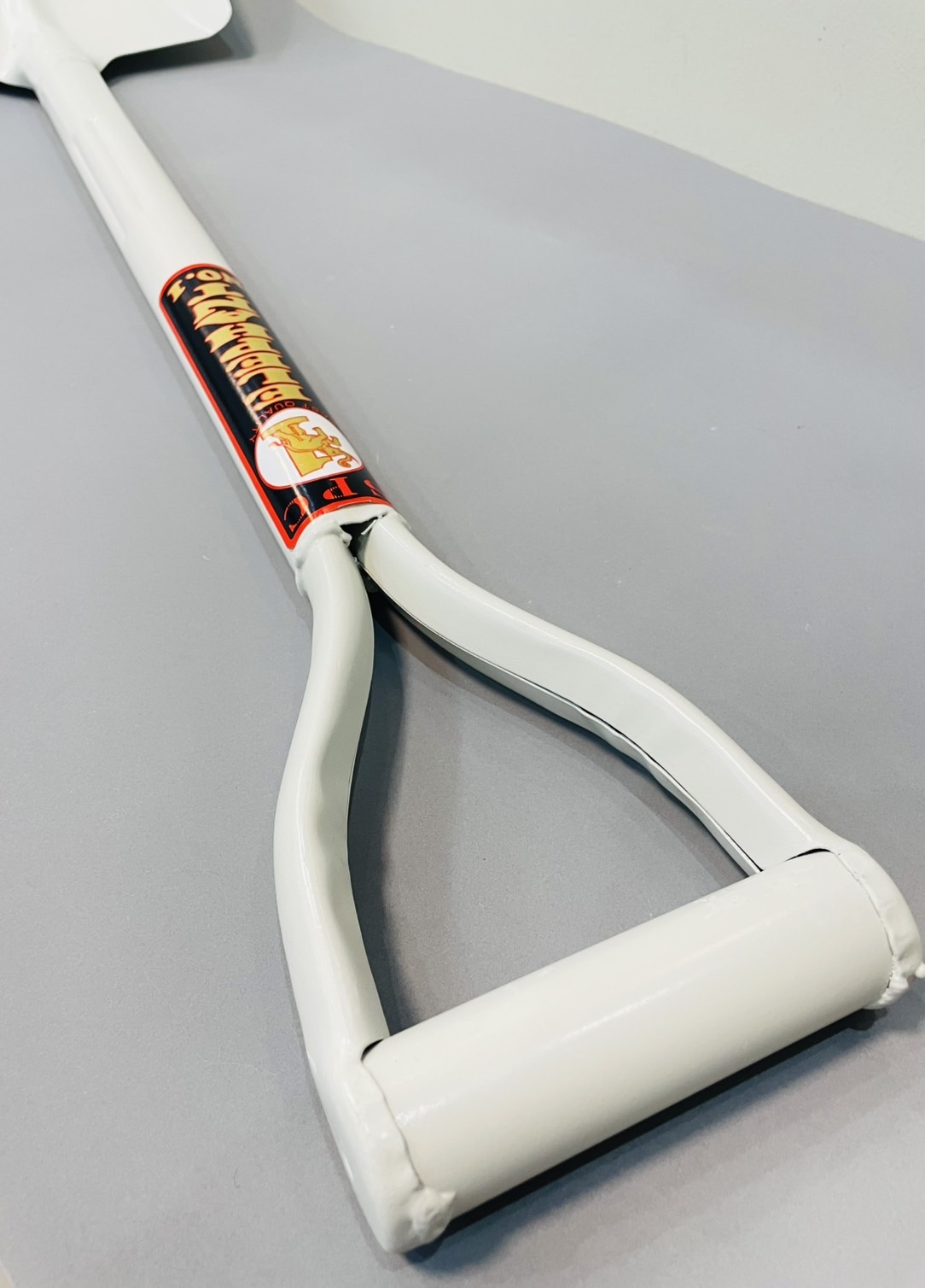 พลั่วด้ามเหล็ก ปลายตัด