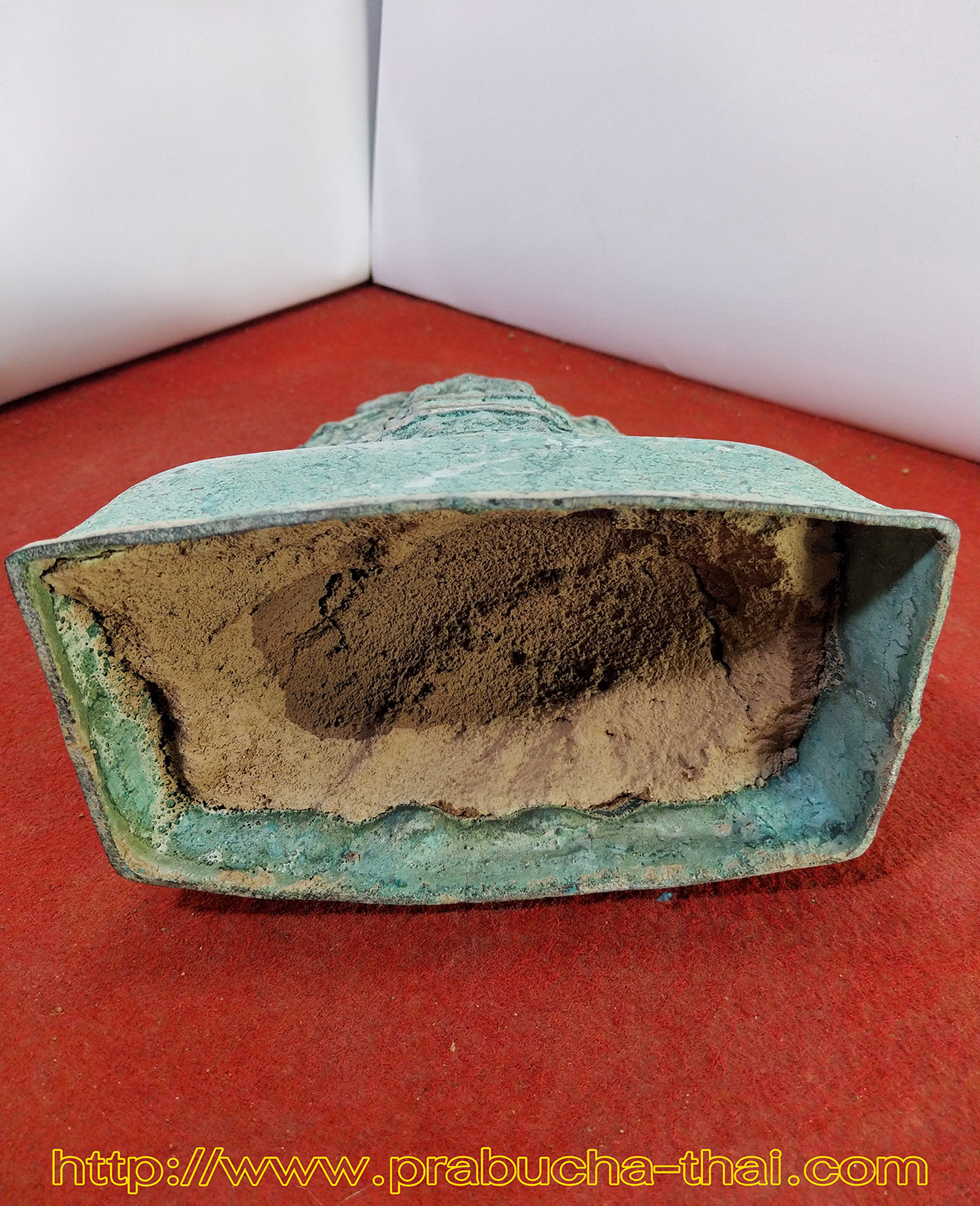 พระซุ้มกระรอก กระแต ลพบุรี เนื้อโลหะสำริด