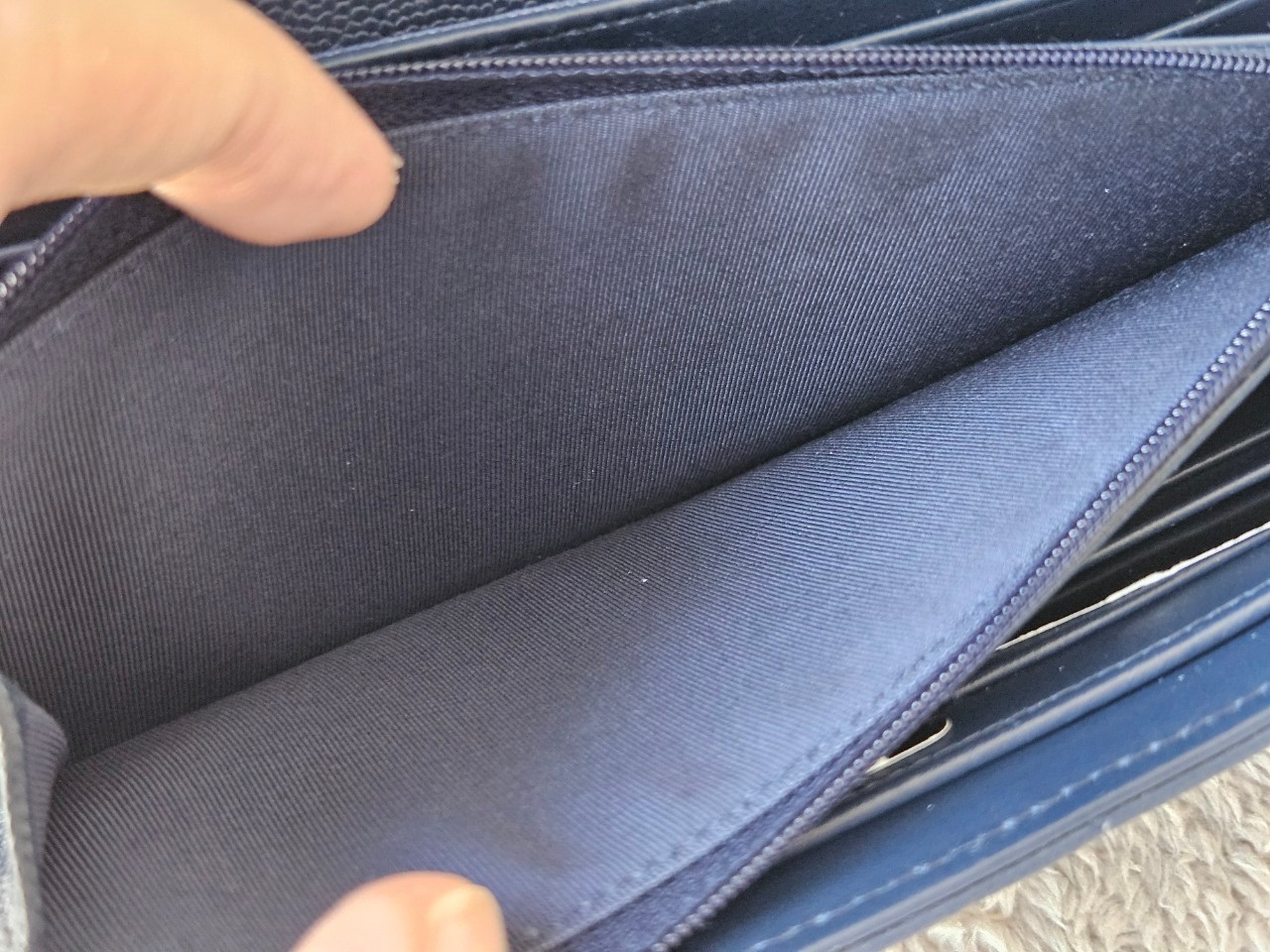 Chanel Sarah Navy wallet holo31