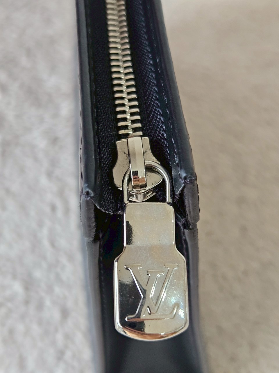 LV Pochette Voyage Graphite MM