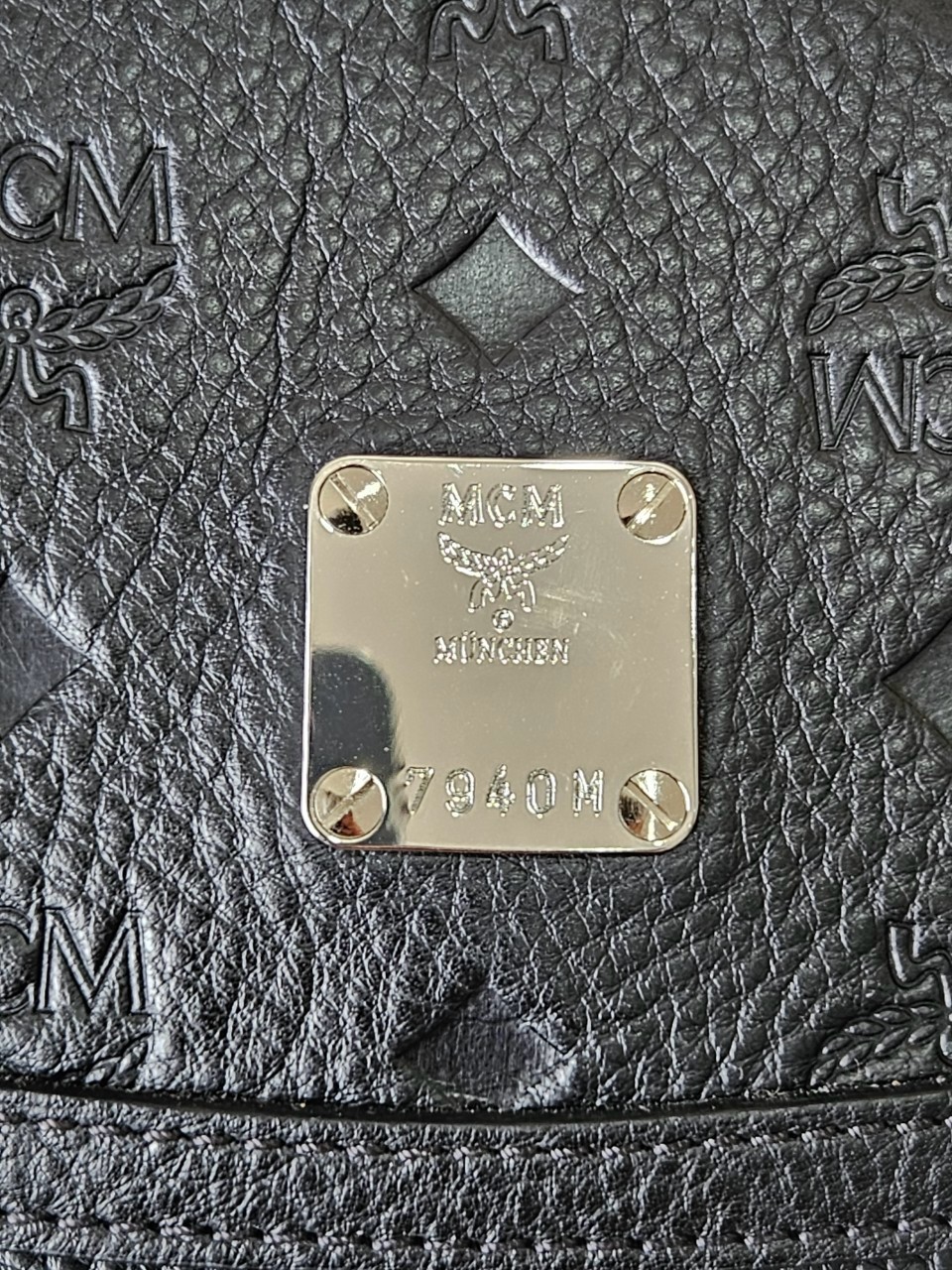 MCM Essential Crossbody Leather Black