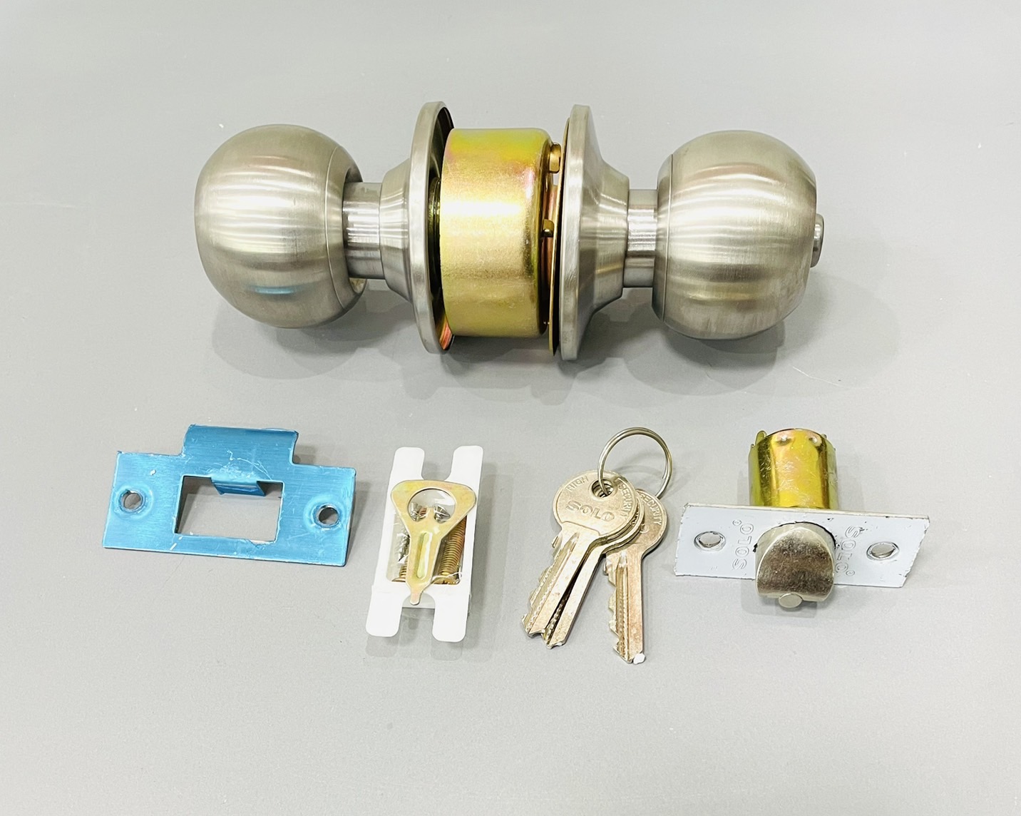 ลูกบิดประตู SOLO #641SS มีกุญแจ กลมด้าน รุ่นกล่อง