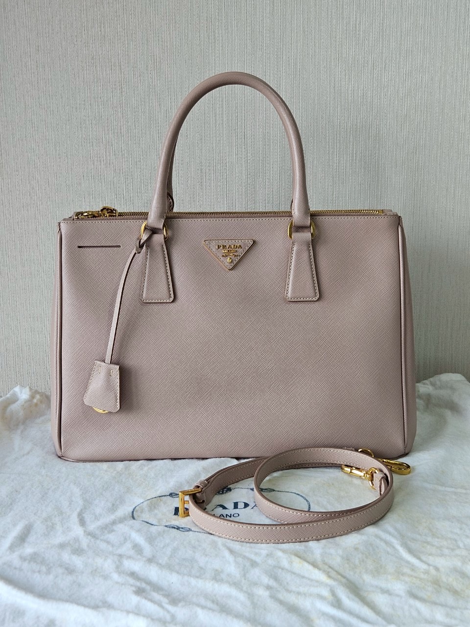 Prada Saffiano 35 Cameo