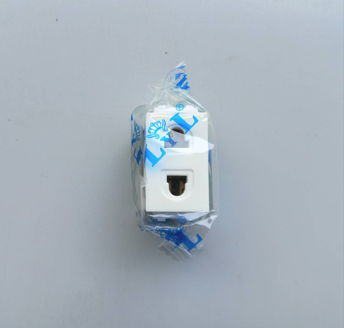 ปลั๊กฝัง รุ่นใหม่ YL1091K/US series