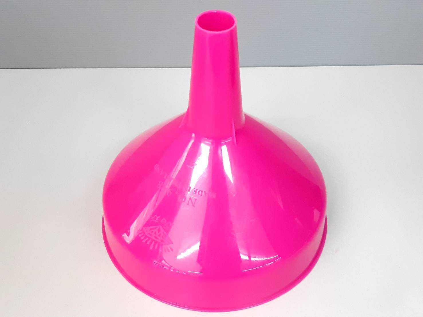 กรวยพลาสติกใหญ่ 20ซม. (คละสี)