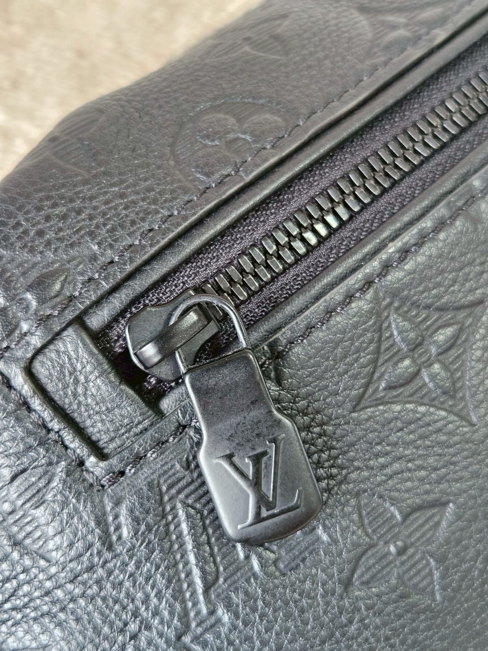 LV Discovery PM EMP Black Microchip
