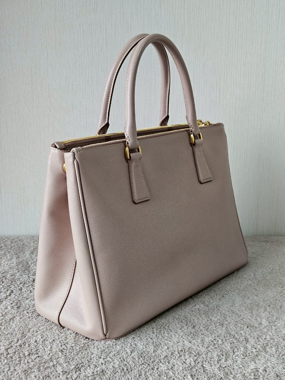 Prada Saffiano 35 Cameo