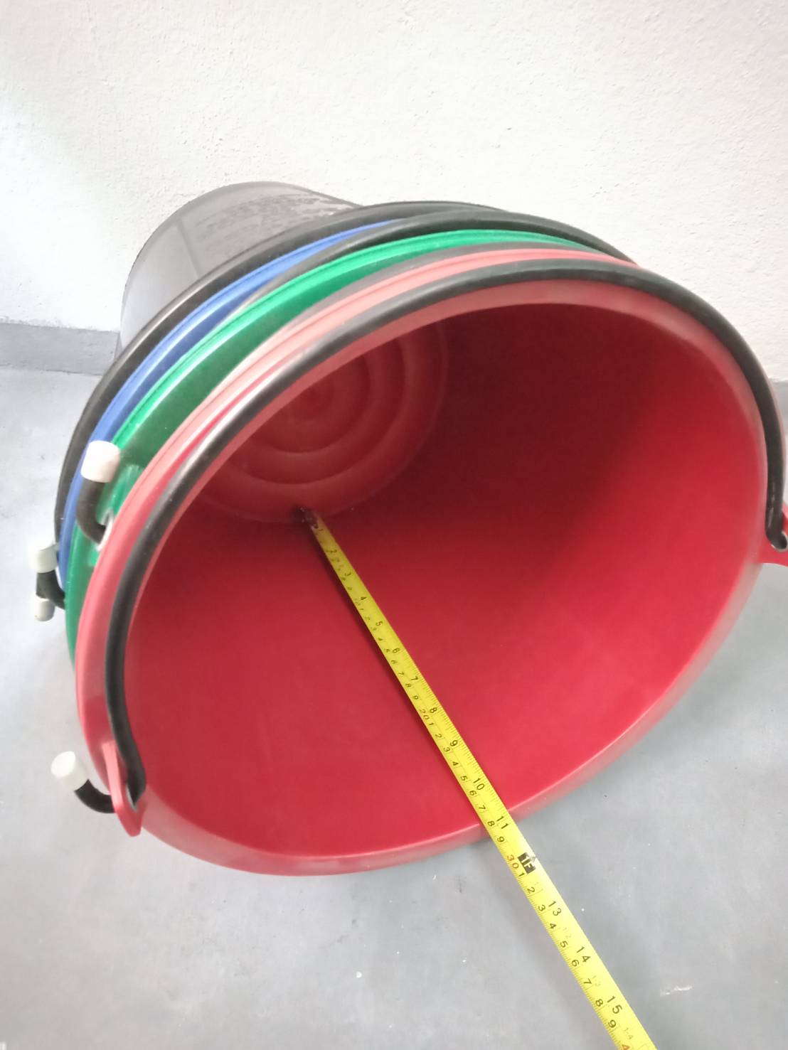 ถังน้ำพลาสติก คละสี 15 ลิตร