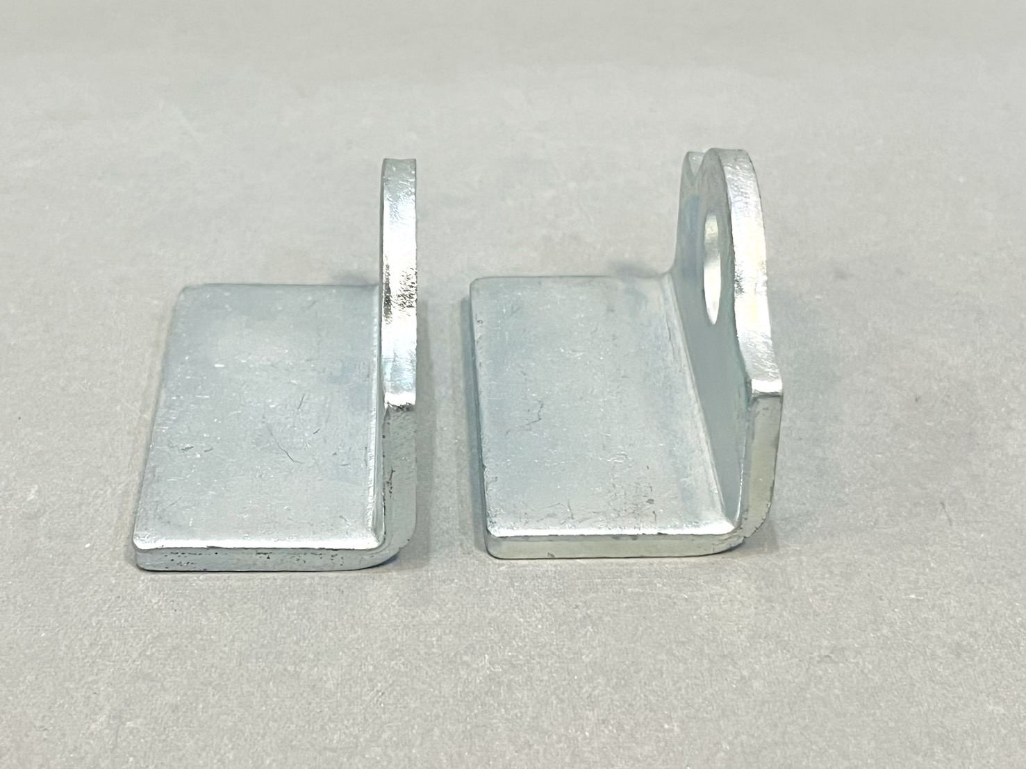 หูสายยูชุบซิงค์ มุมฉาก ใหญ่หนา (แพค2ตัว)